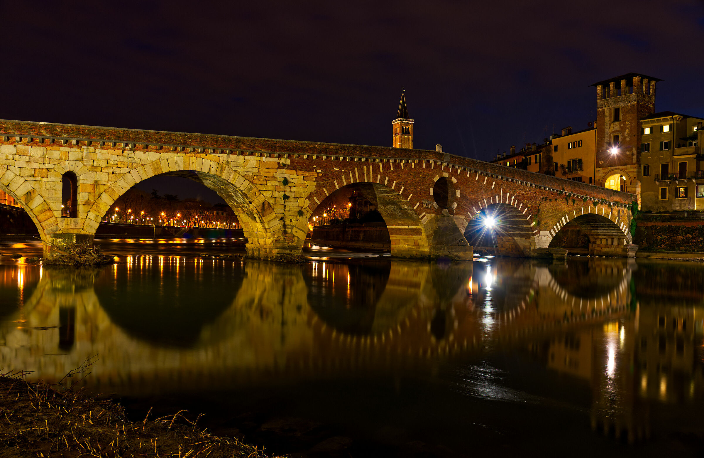 Ponte di Pietra, Verona