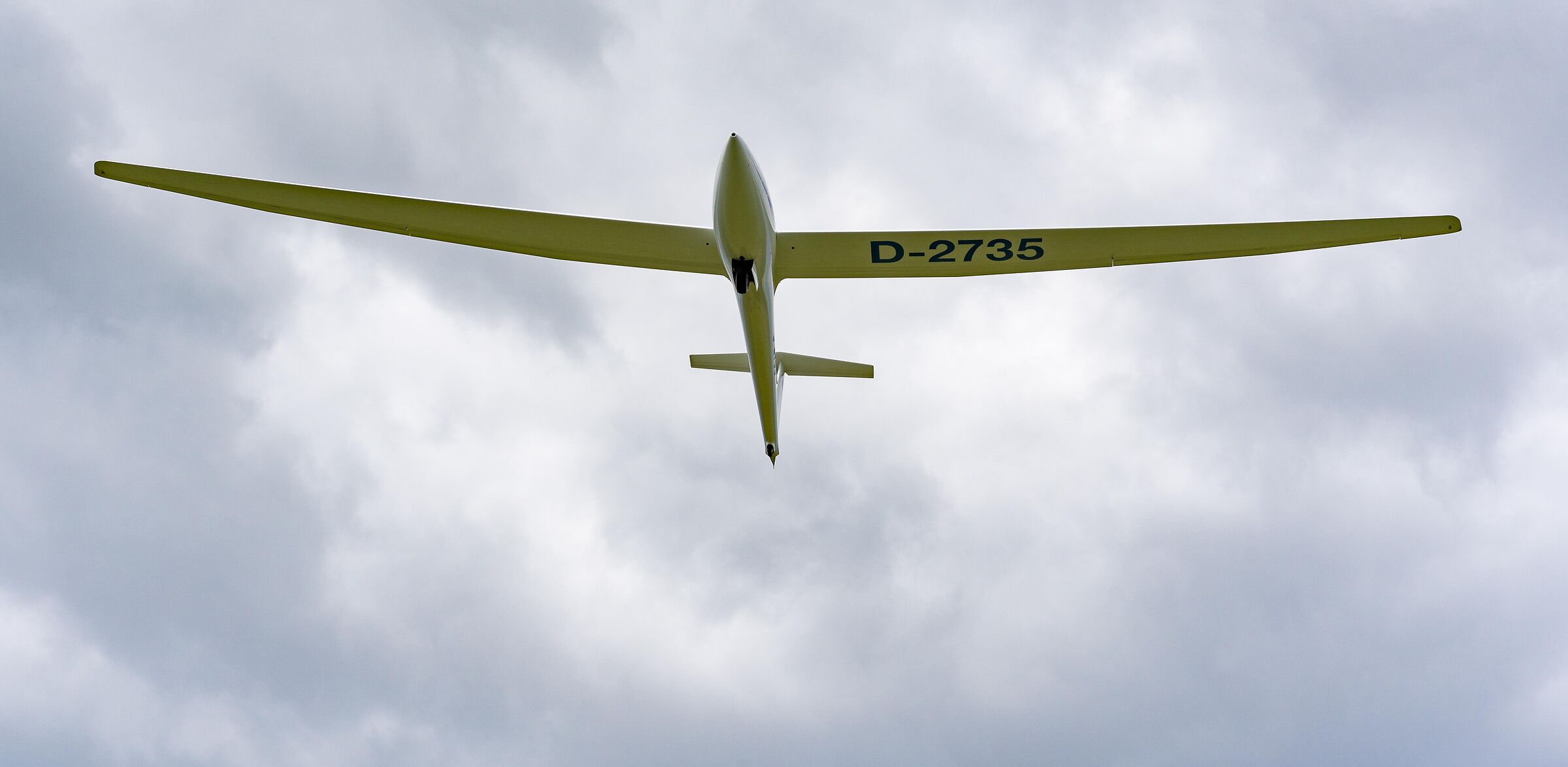 Glider in short final