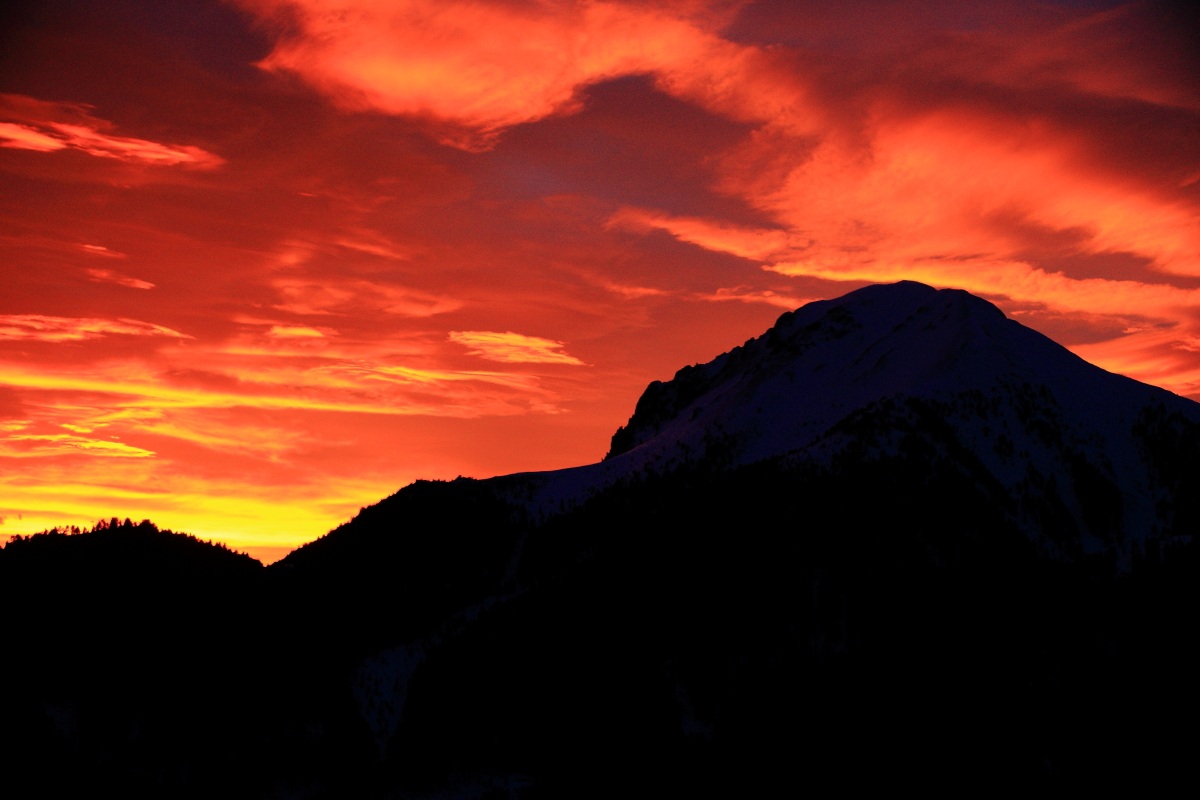 Il monte Corno Nero al tramonto (Varena - Trentino)