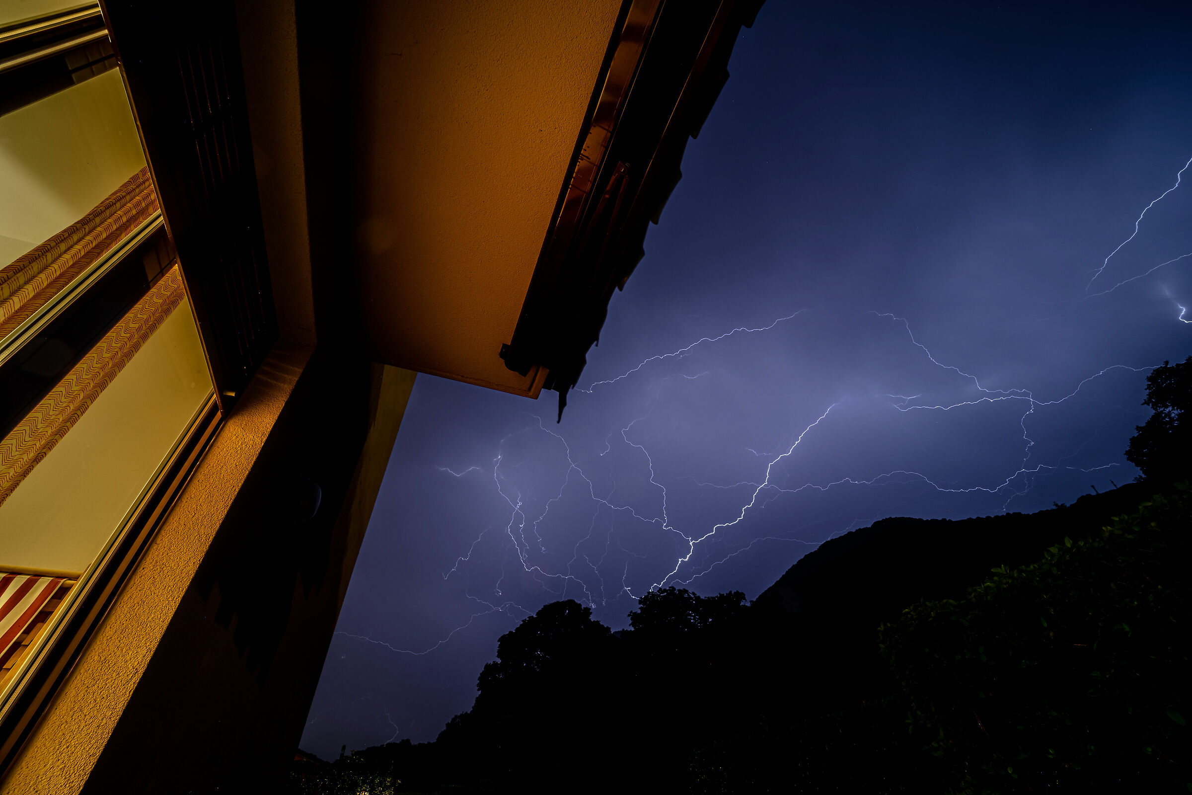 8 minutes of lightning