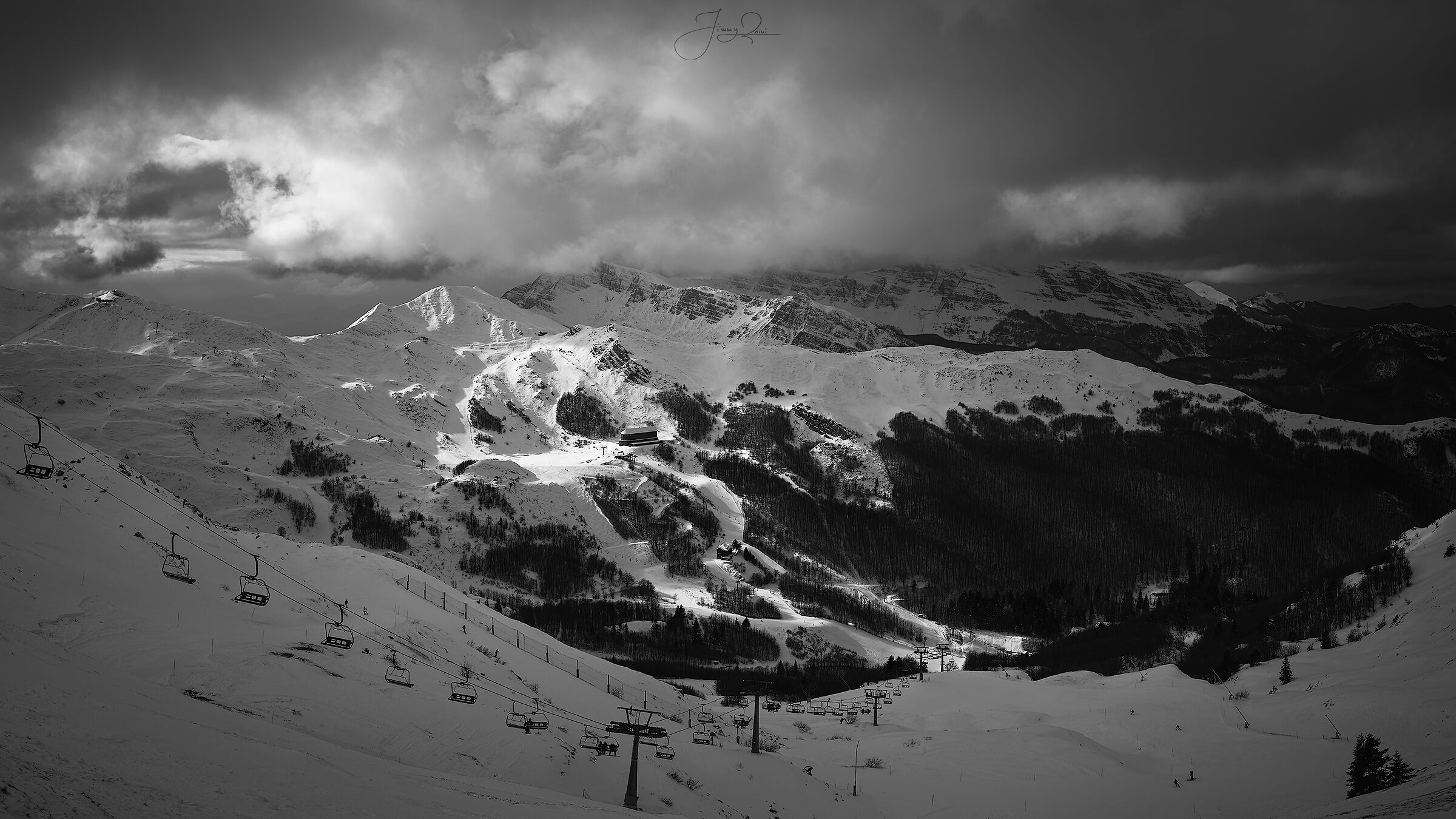 It is not by chance that it is called Wall of Light