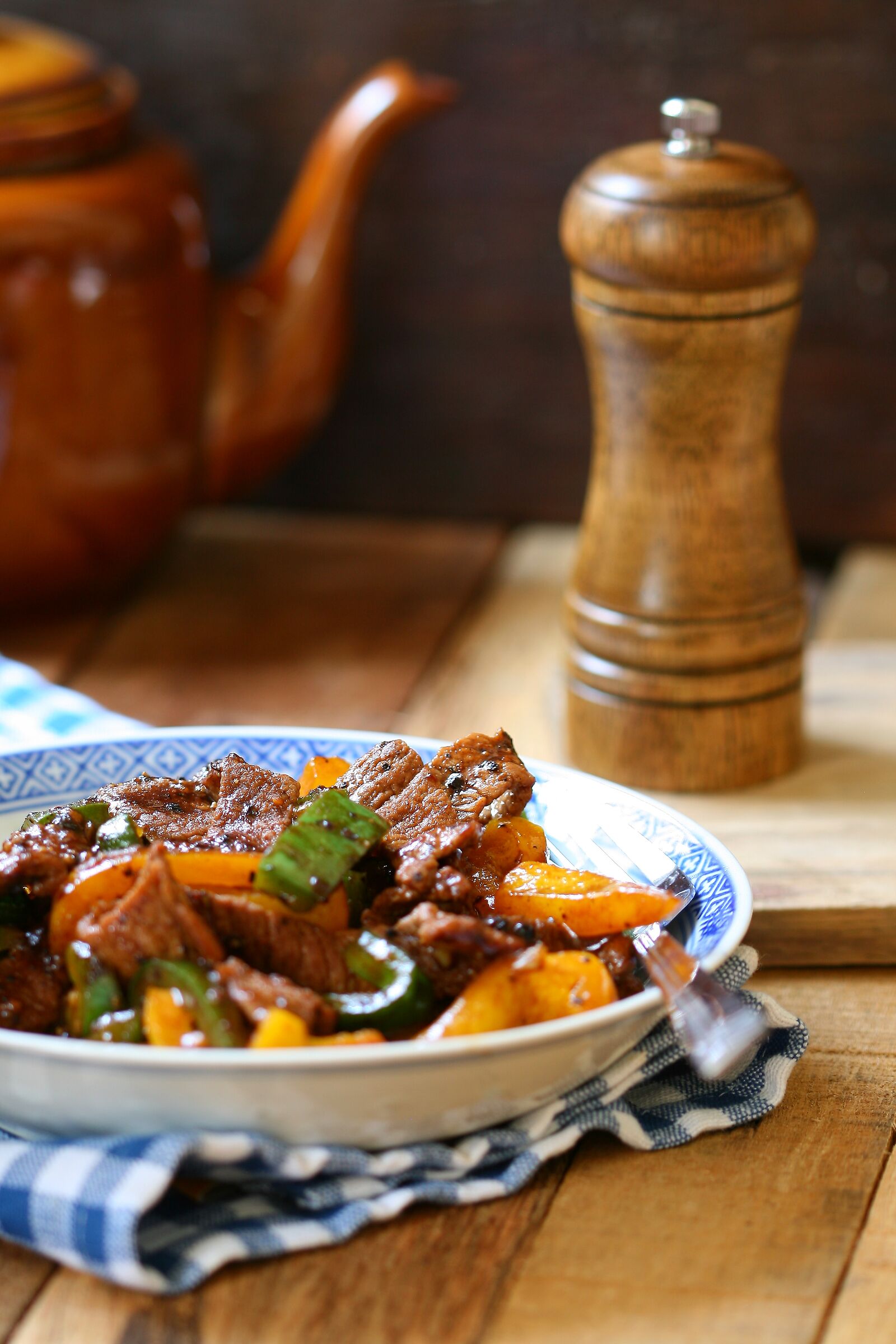 Carne di pepe nero con capsicum