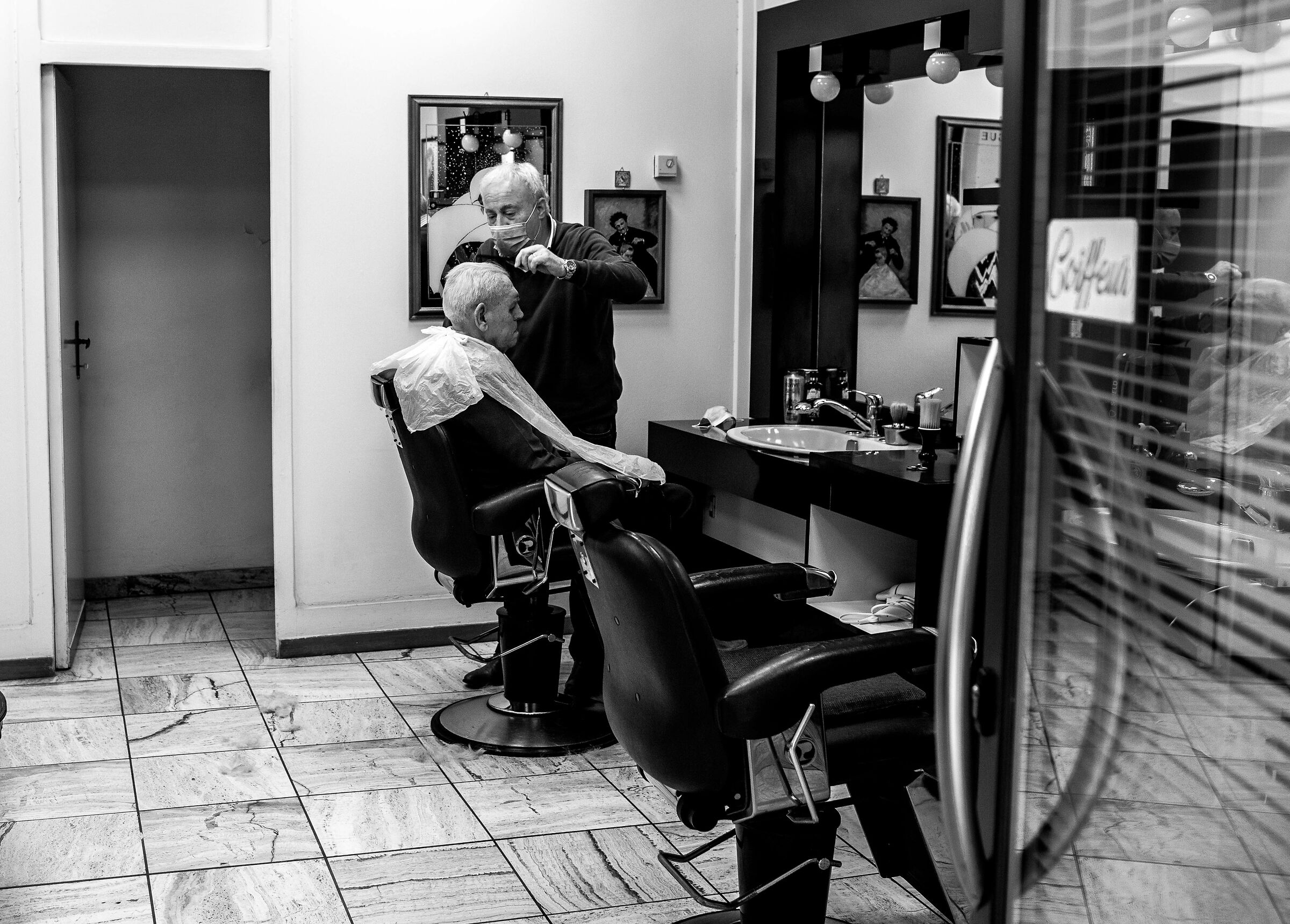 Attimi di vita sociale riflessa