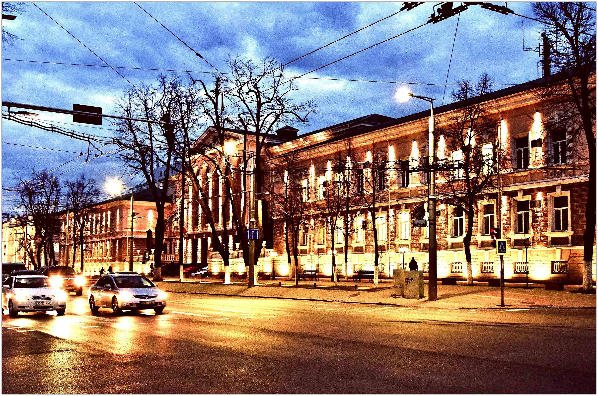 Boulevard Stefan cel mare verso sera.