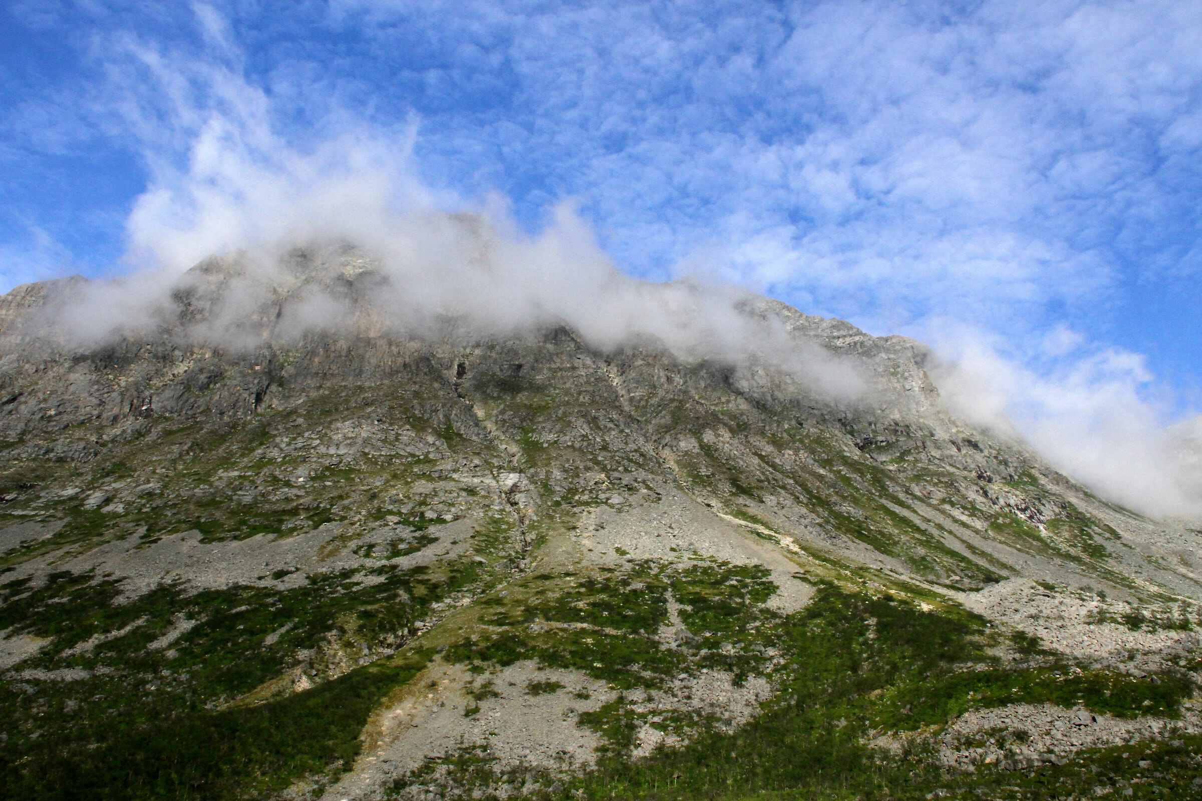 Paesaggio dalla strada Fv57 verso Tromvik (Norvegia)