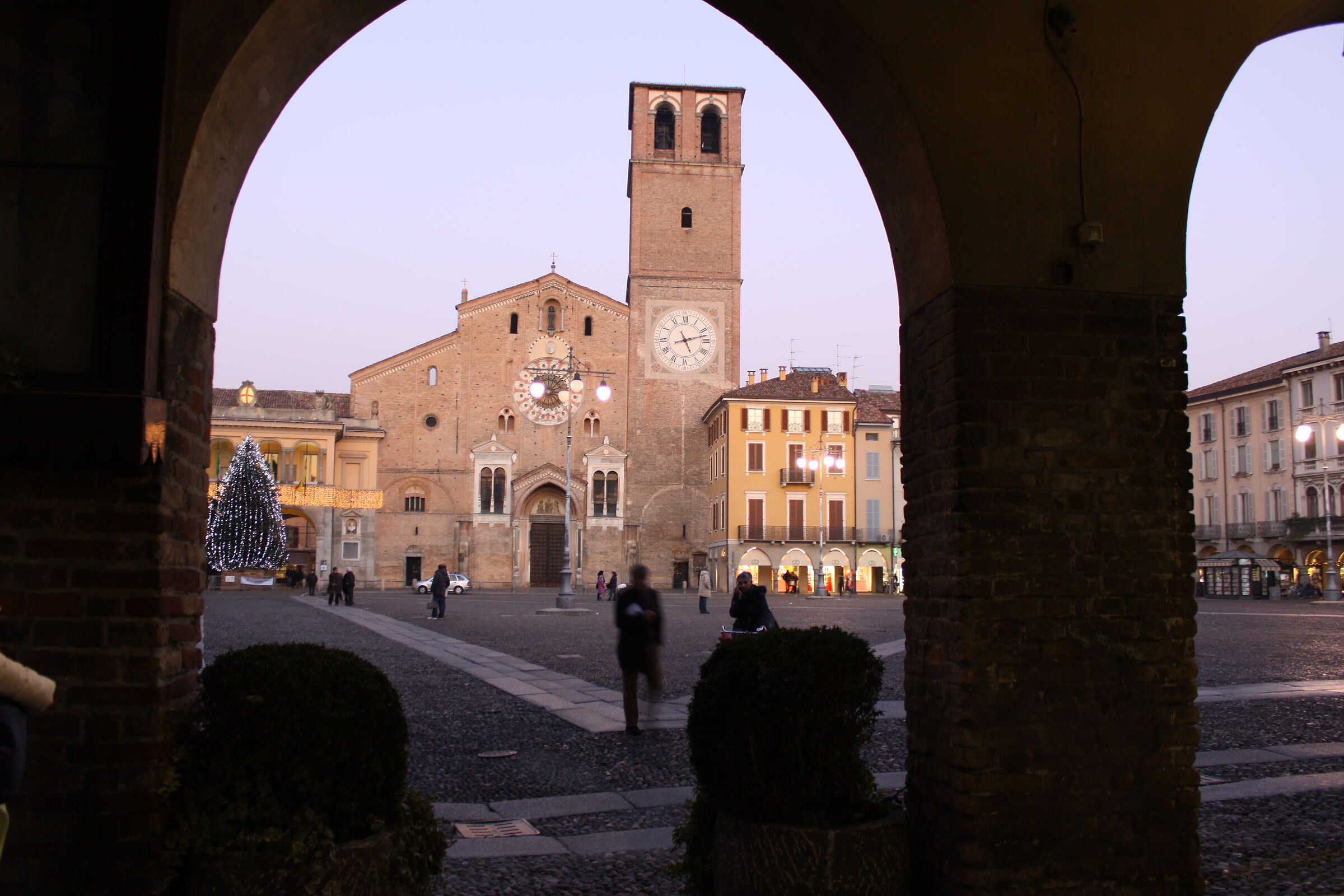 Victory Square Praise