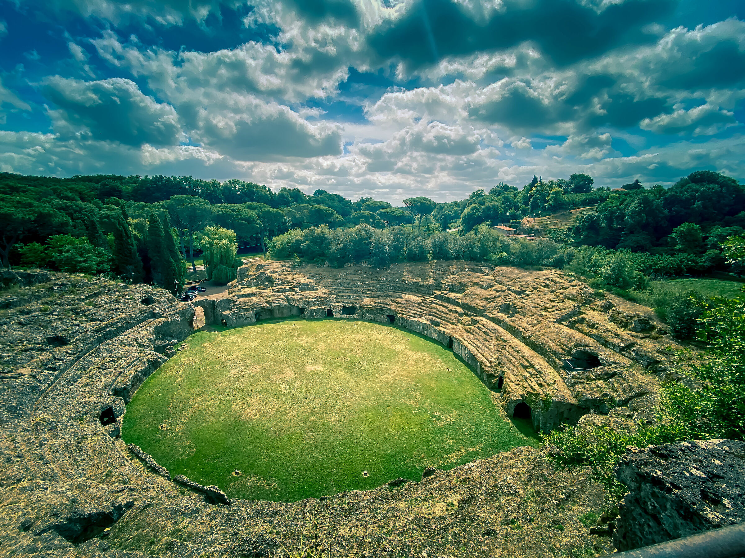 Sutri (vt) anfiteatro romano scavato nel tufo