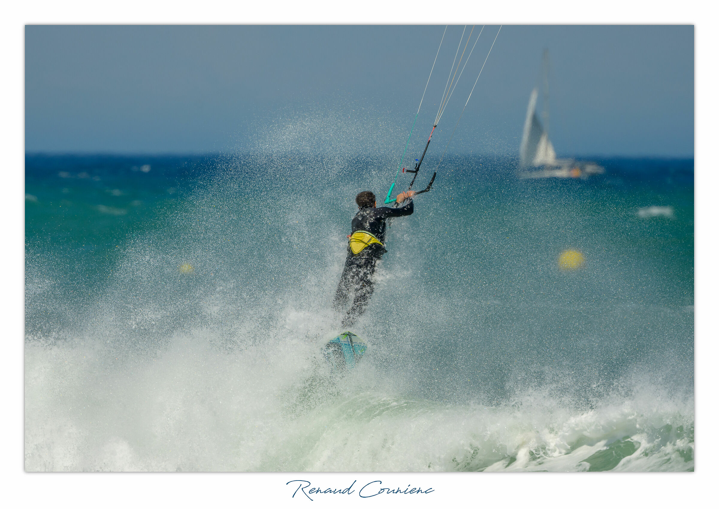 Kitesurf - attraverso l'onda