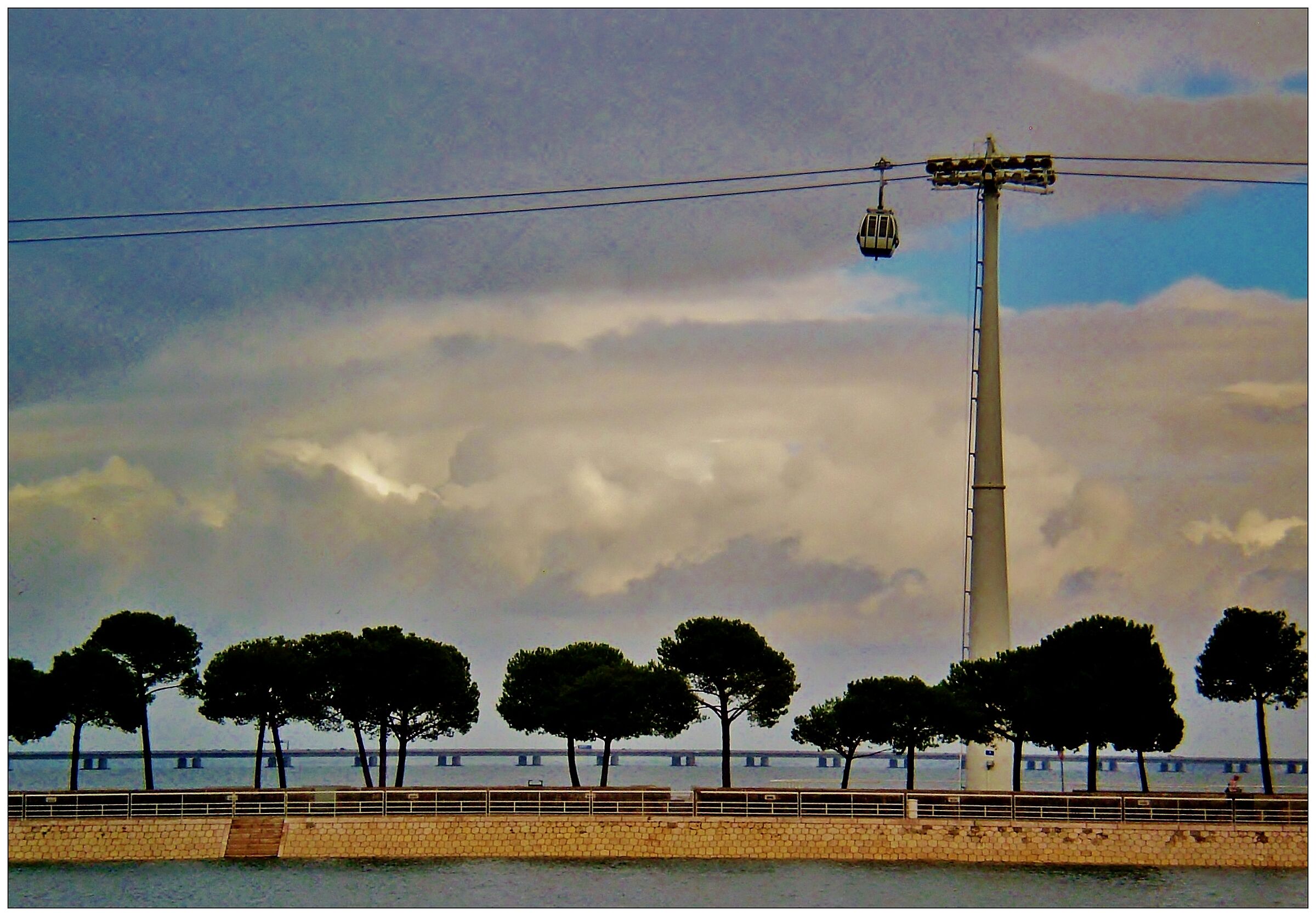Lisbona - Nuvole scure a Parco delle Nazioni