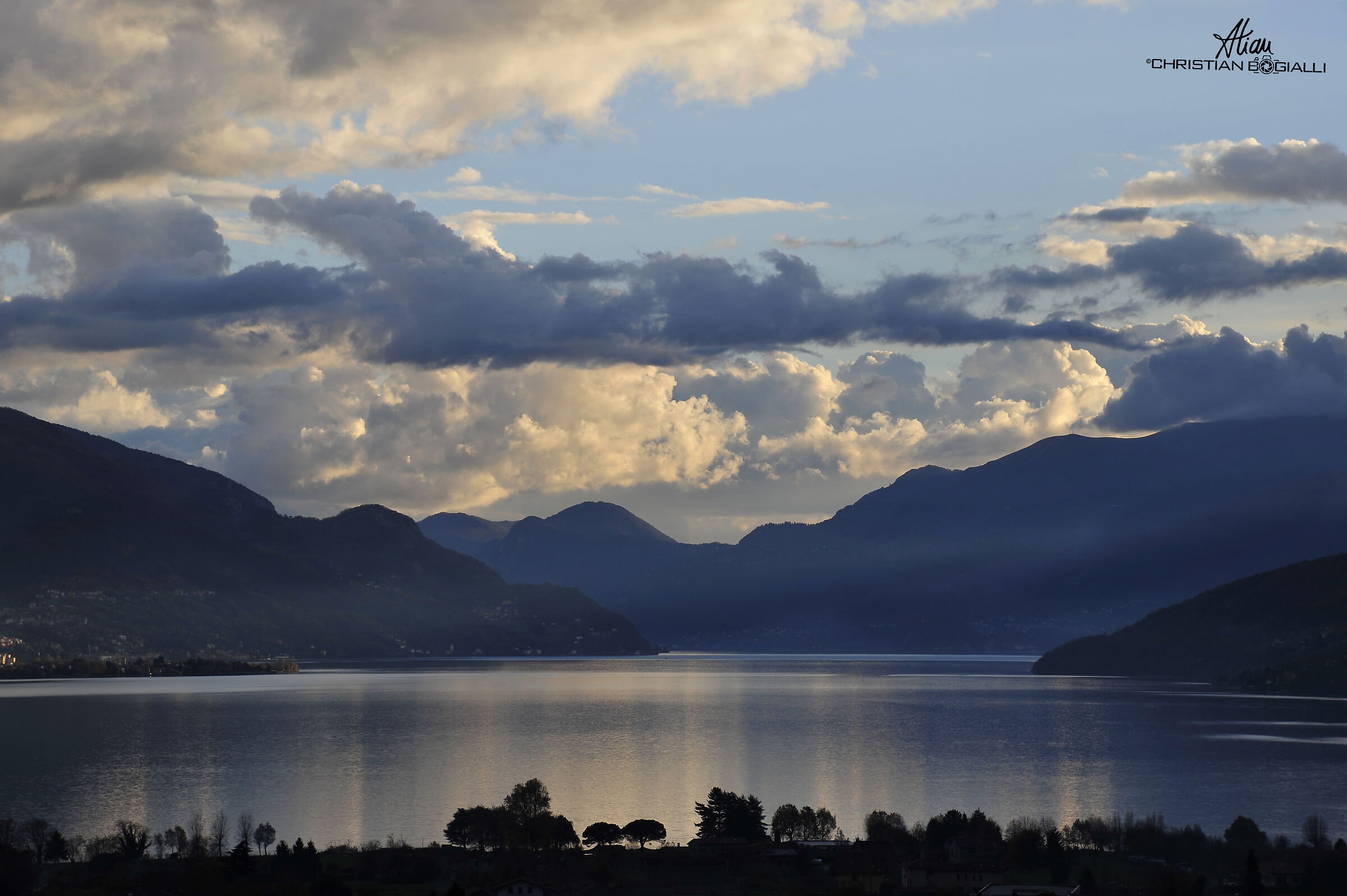 Ultime luci sul lago
