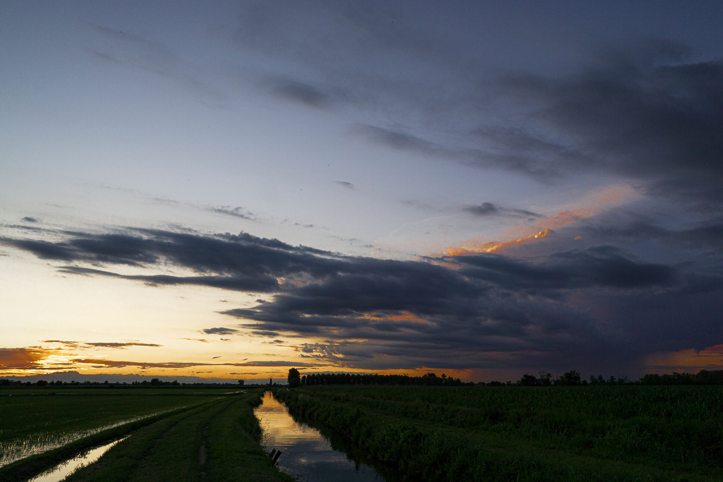 Sunset with sun and teòmporal