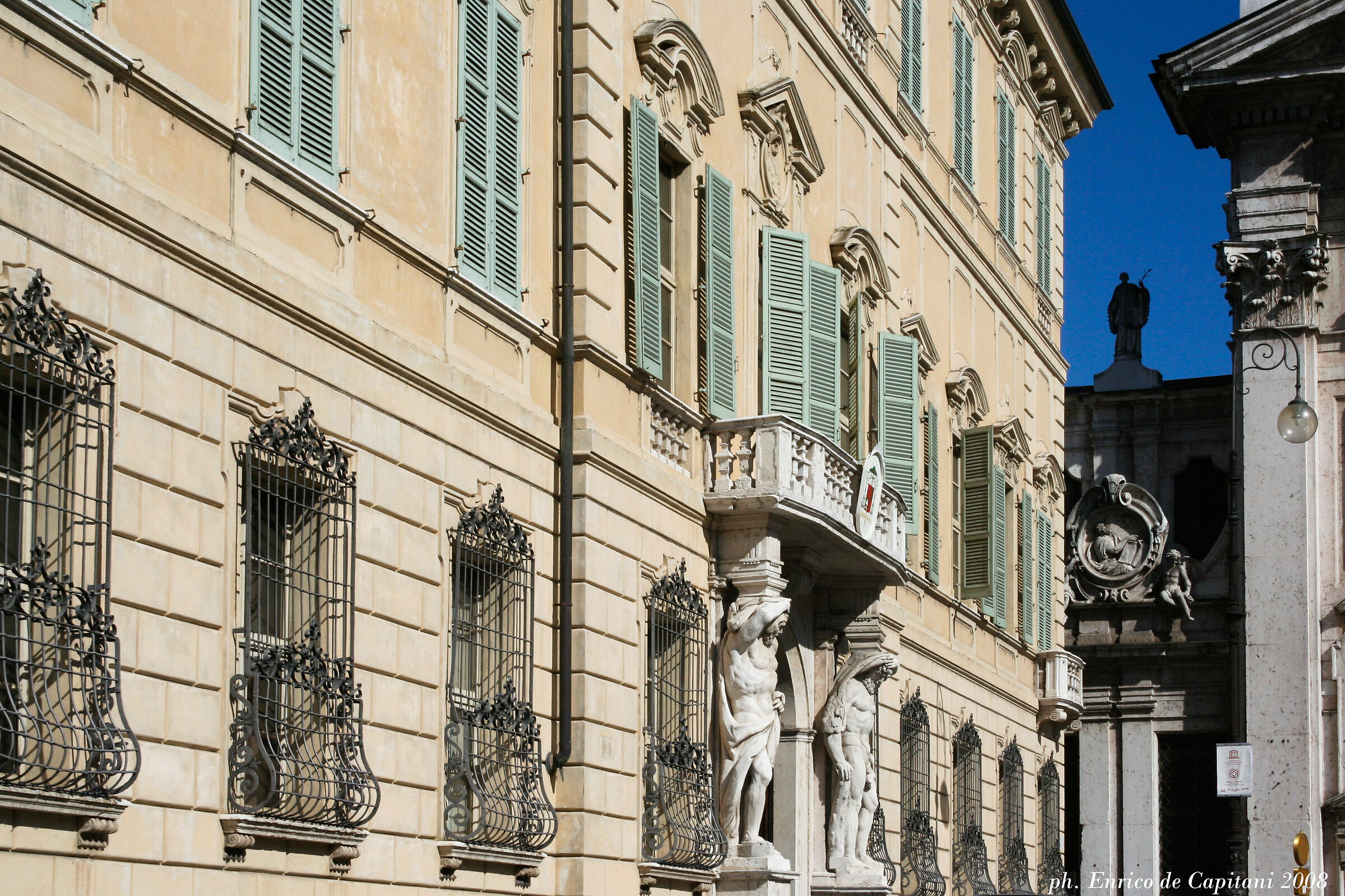 A glimpse of Piazza Sordello in Mantua