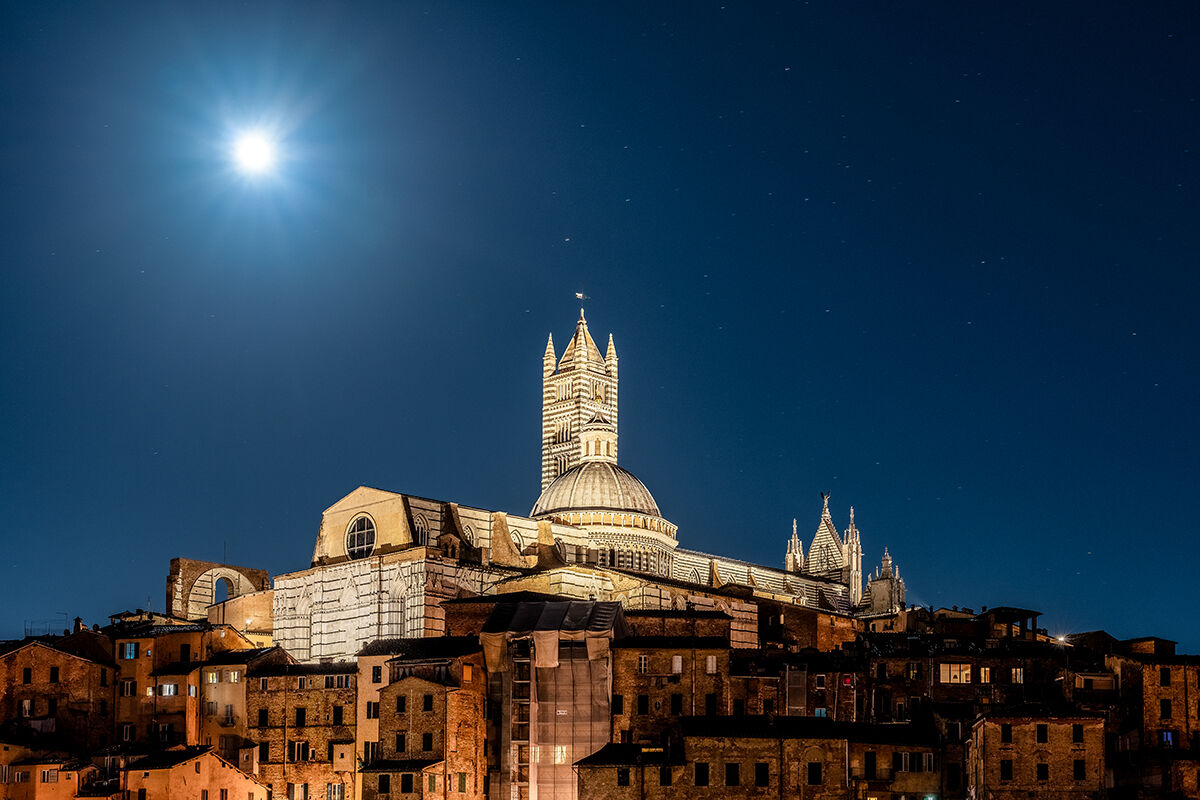 " E mentre Siena dorme, tutto tace"