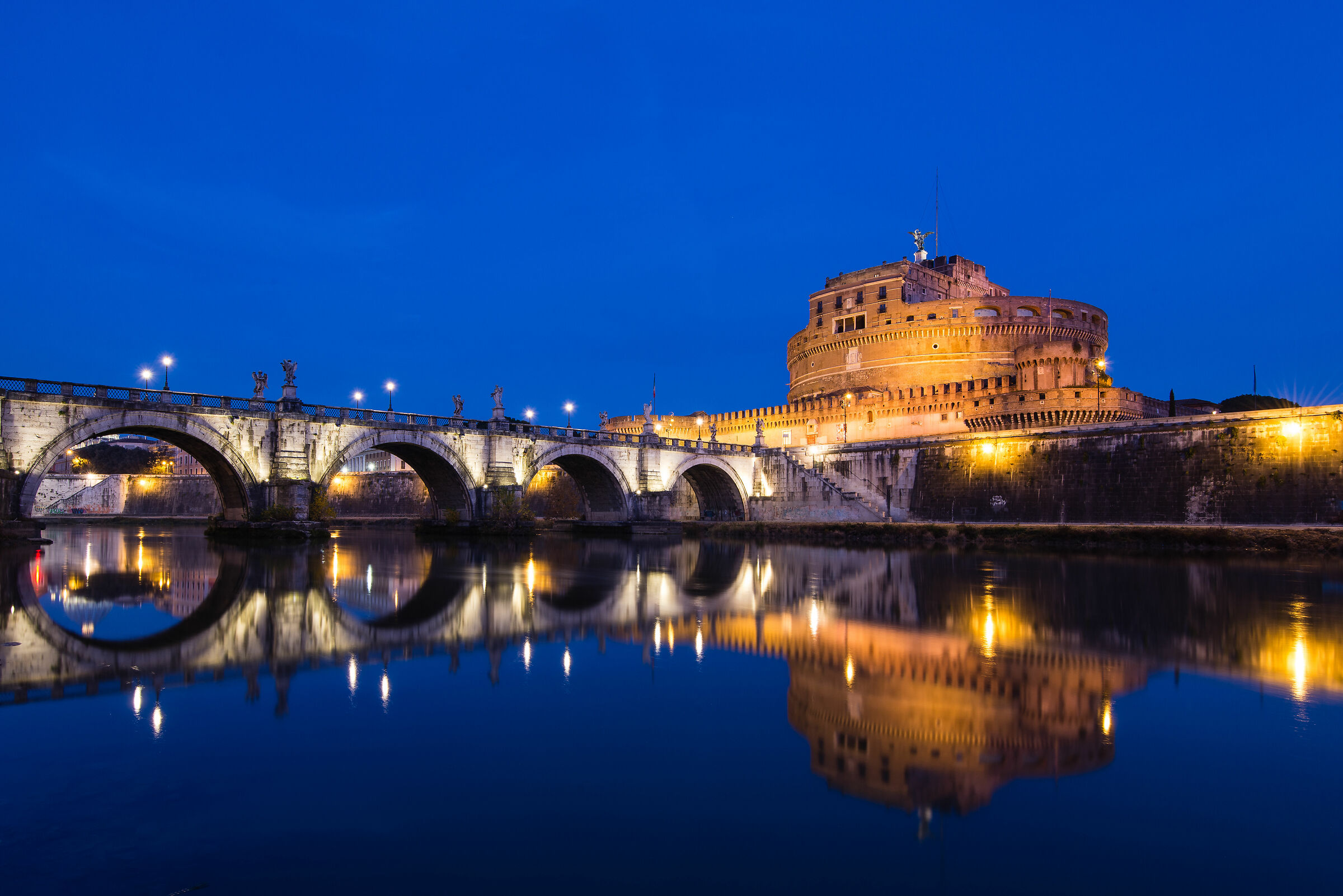 Castel Sant'Angelo, ora blu