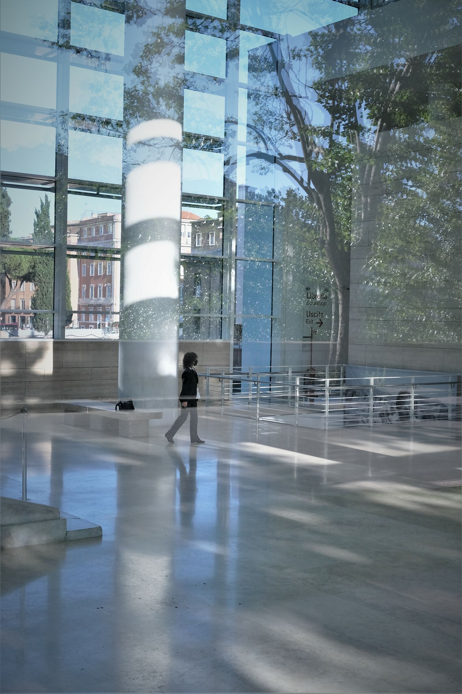 Riflessi nell'Ara Pacis