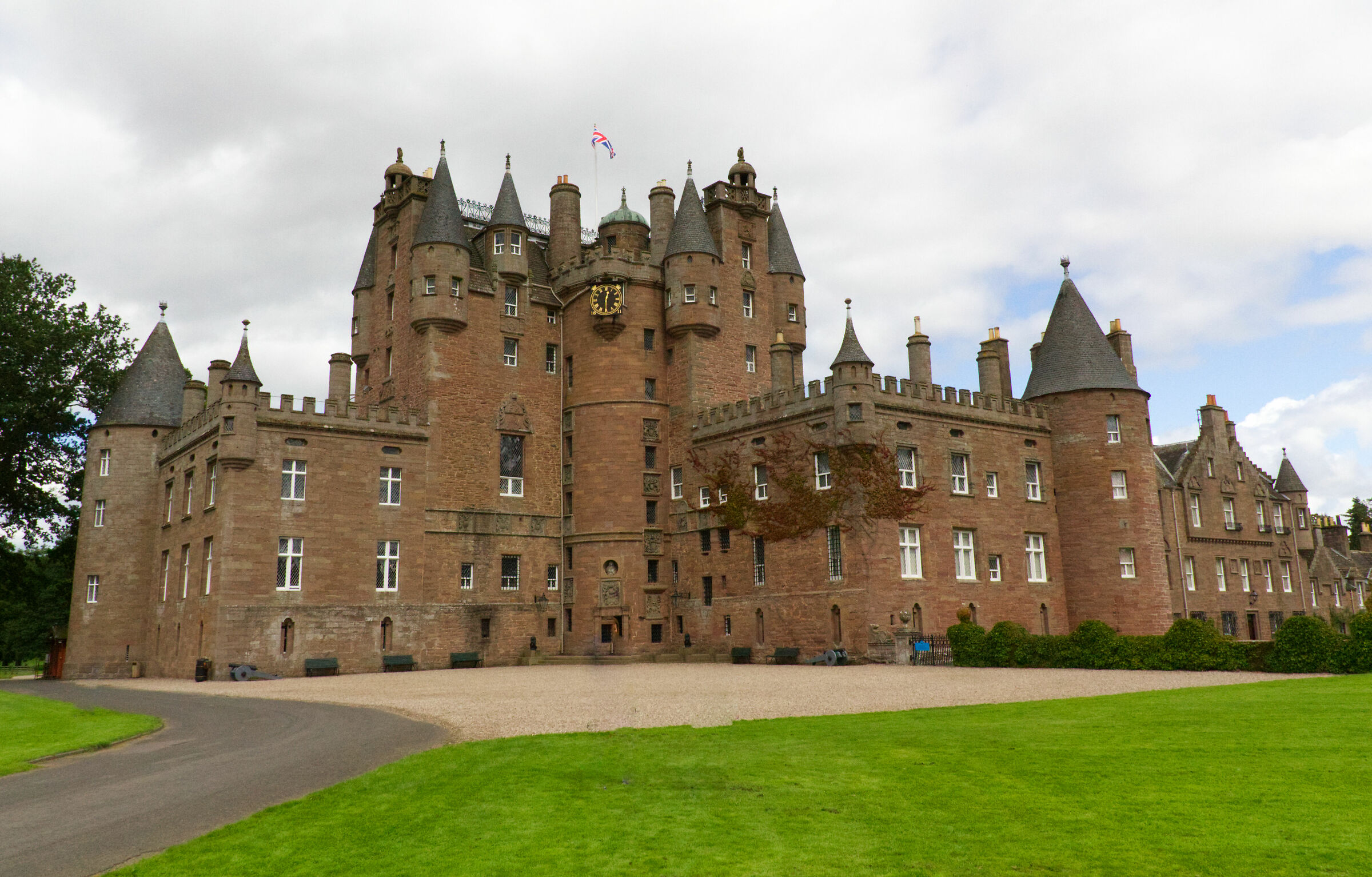 una discreta magione......Glamis Castle