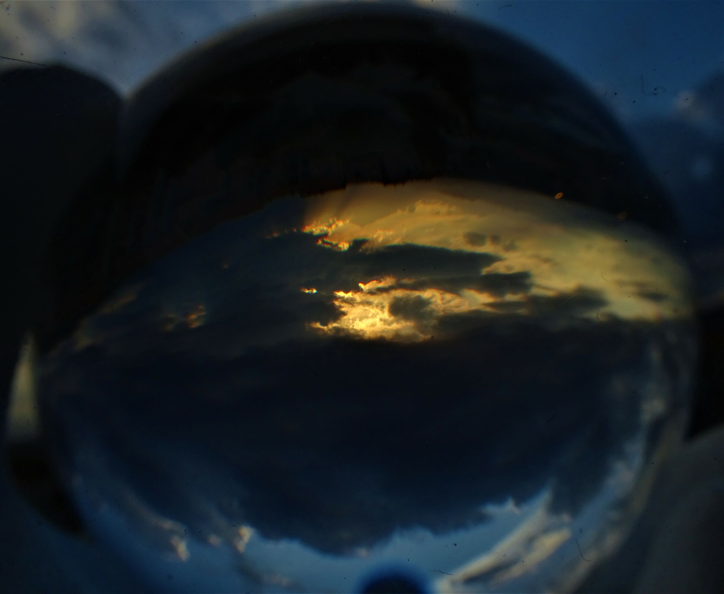 tramonto su sfera di cristallo