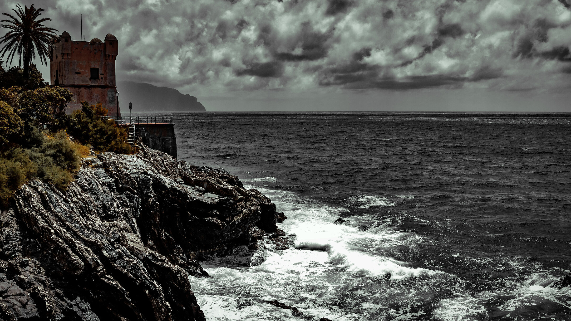 La in fondo punta Chiappa