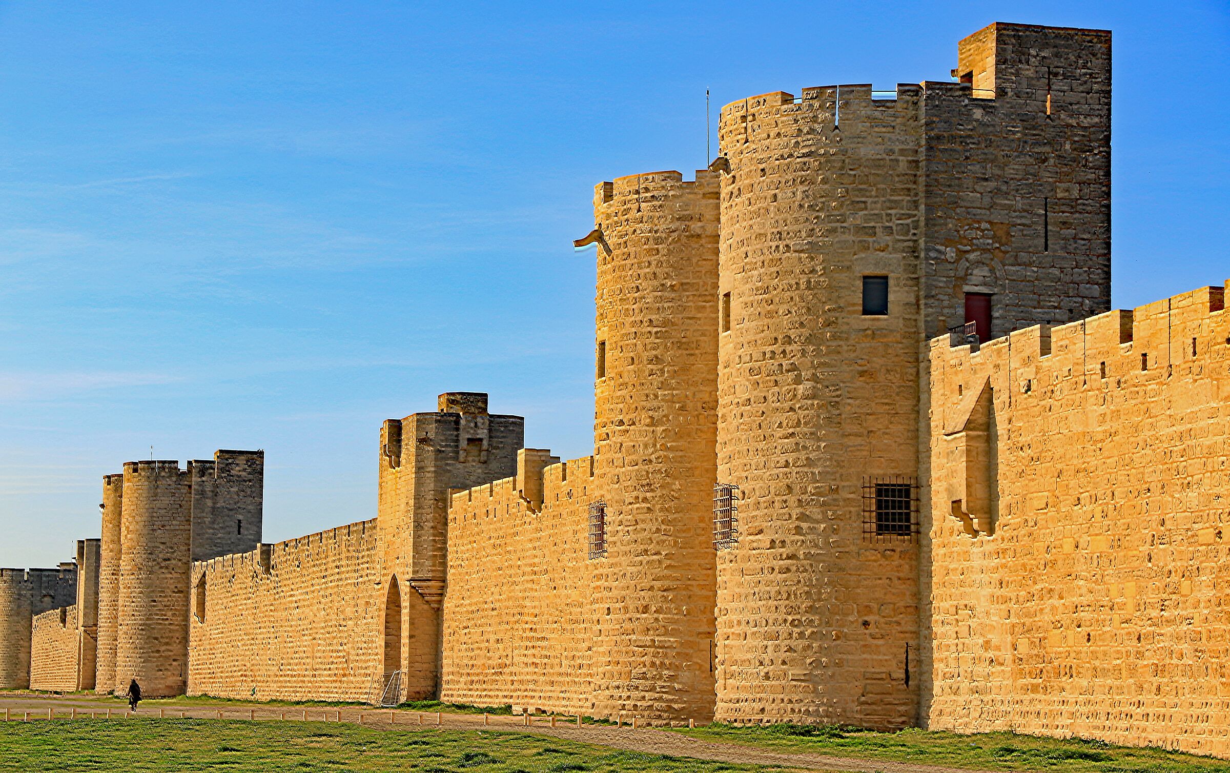 Aigues Mortes: Le mura al tramonto-2