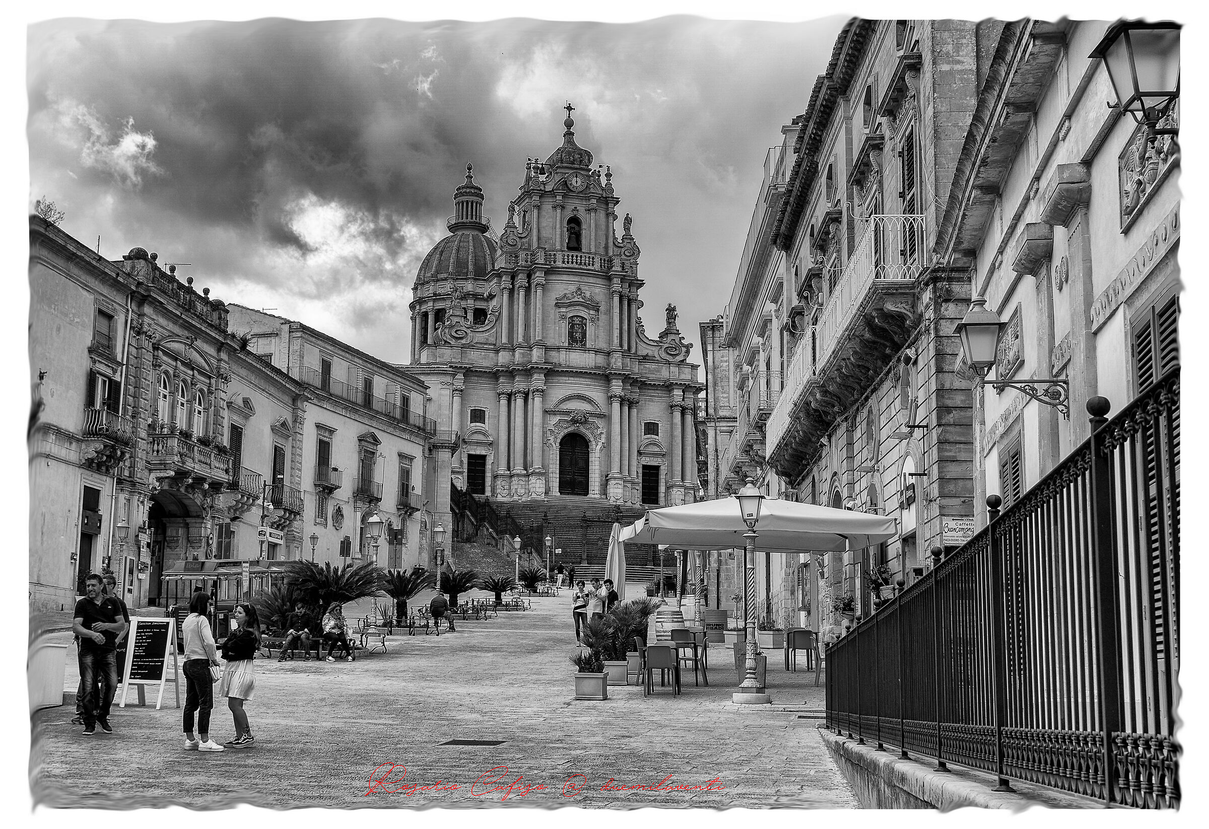 Una piazza d'Italia.....