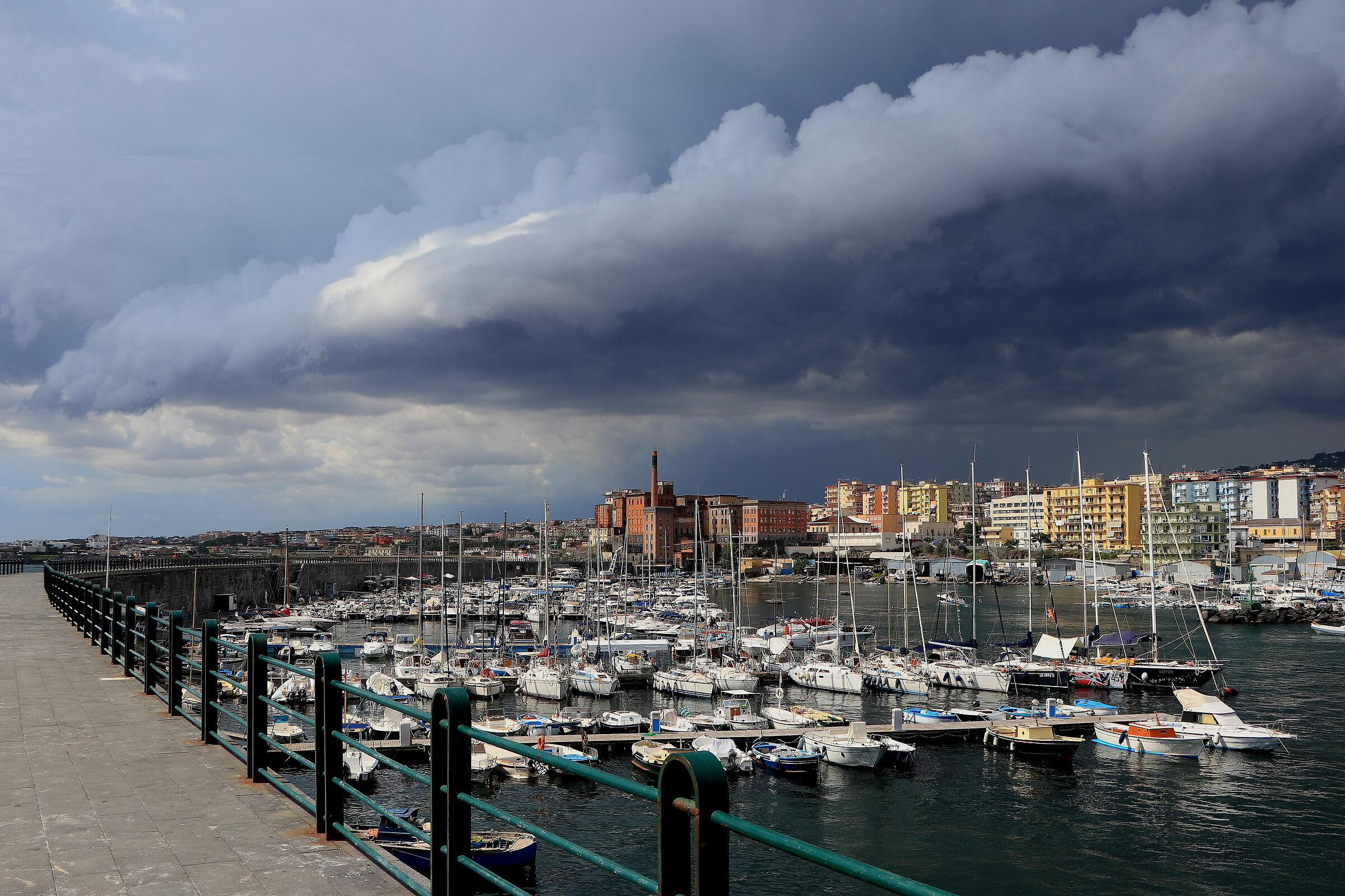 Incoming thunderstorm