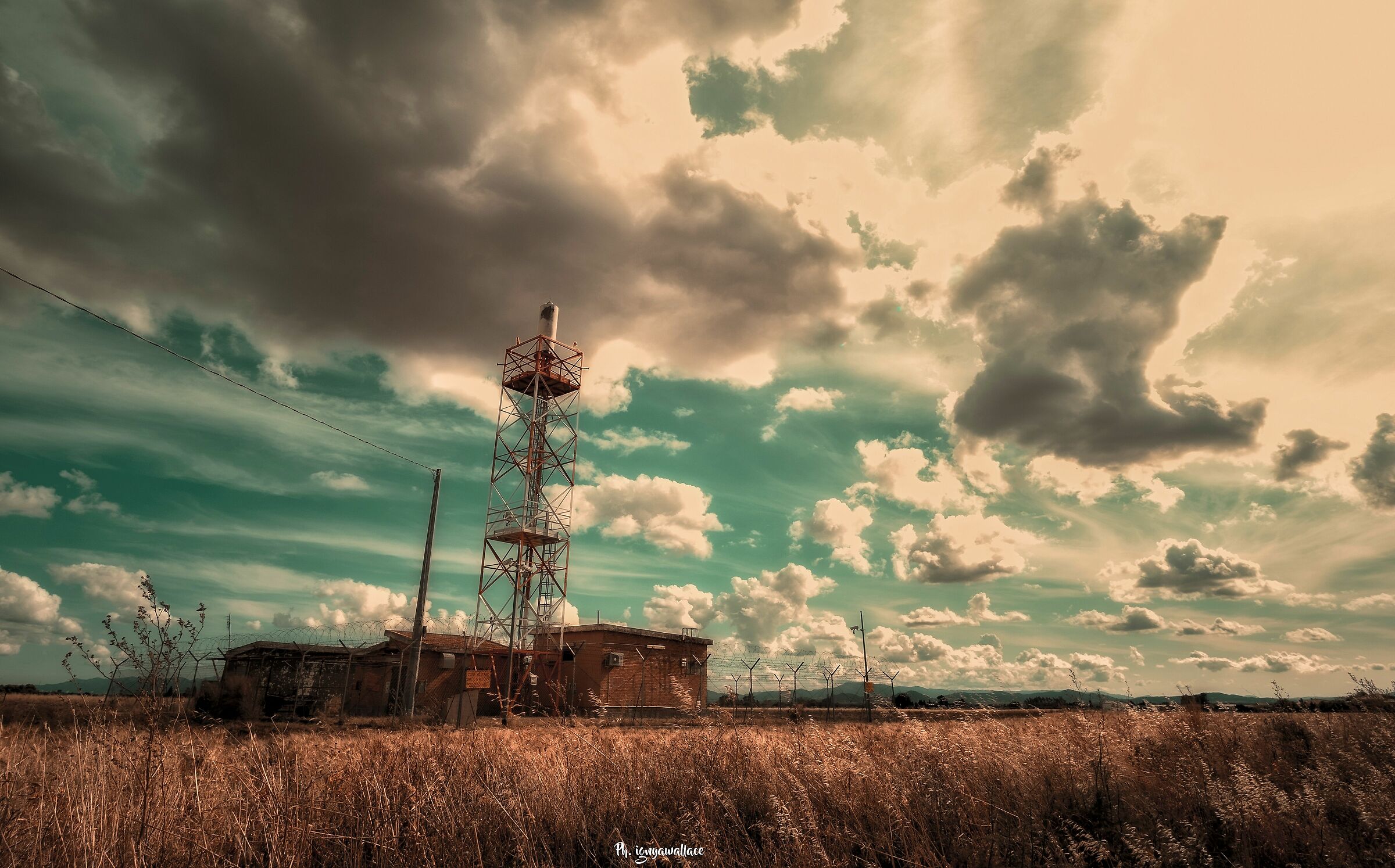 Telephone antenna station