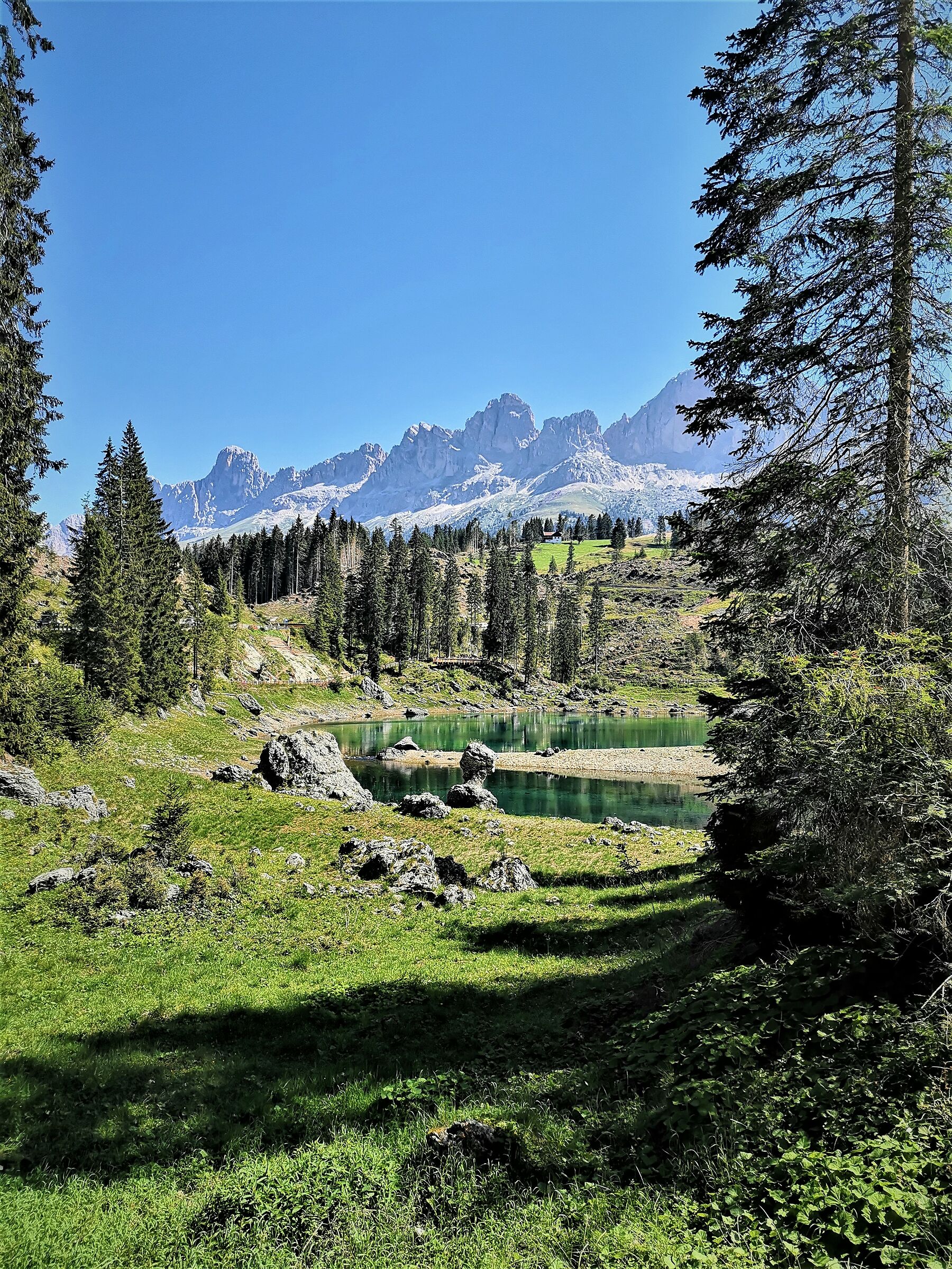 Lago di Carezza ed il Catinacio.