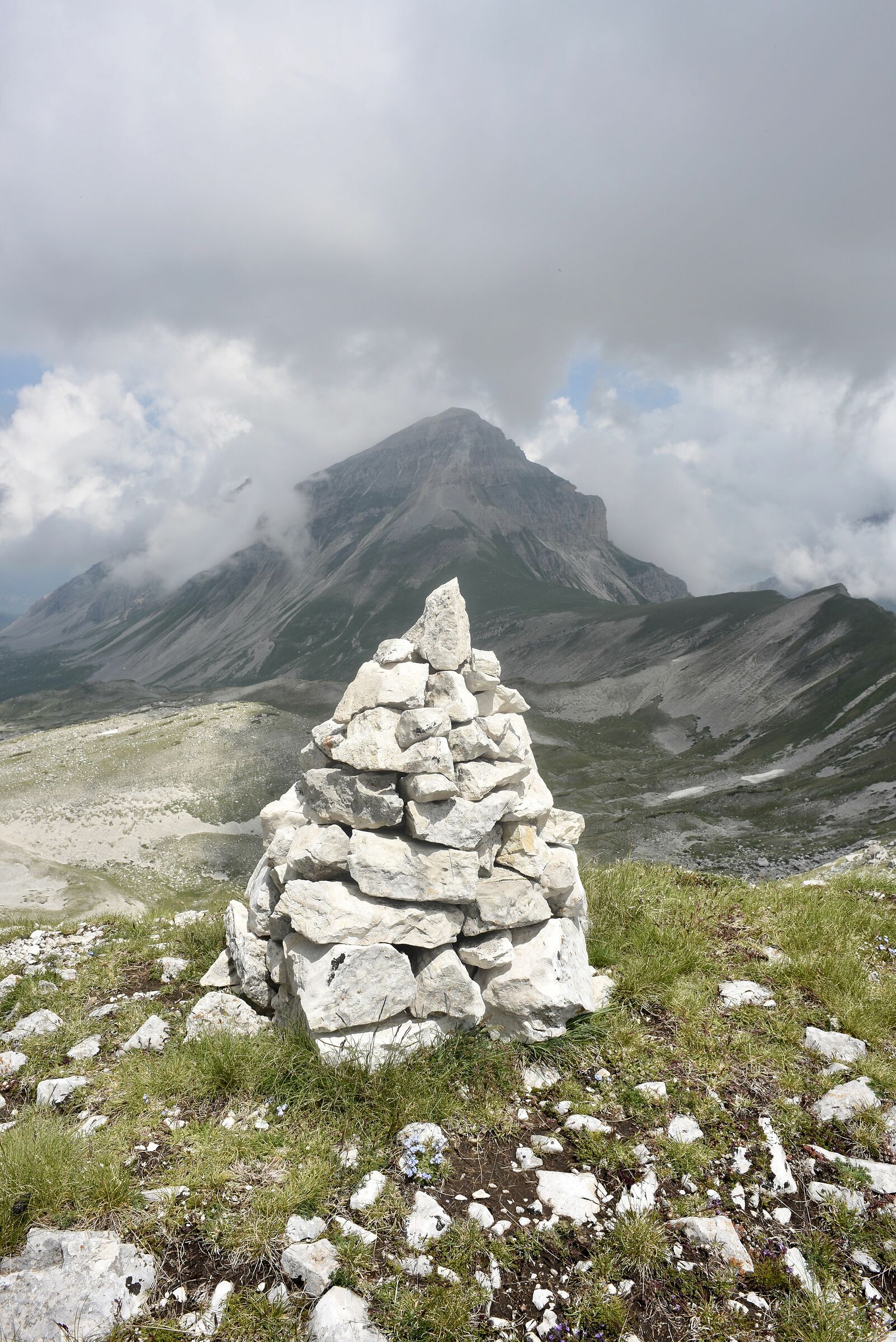 Piramidi artificiali e naturali