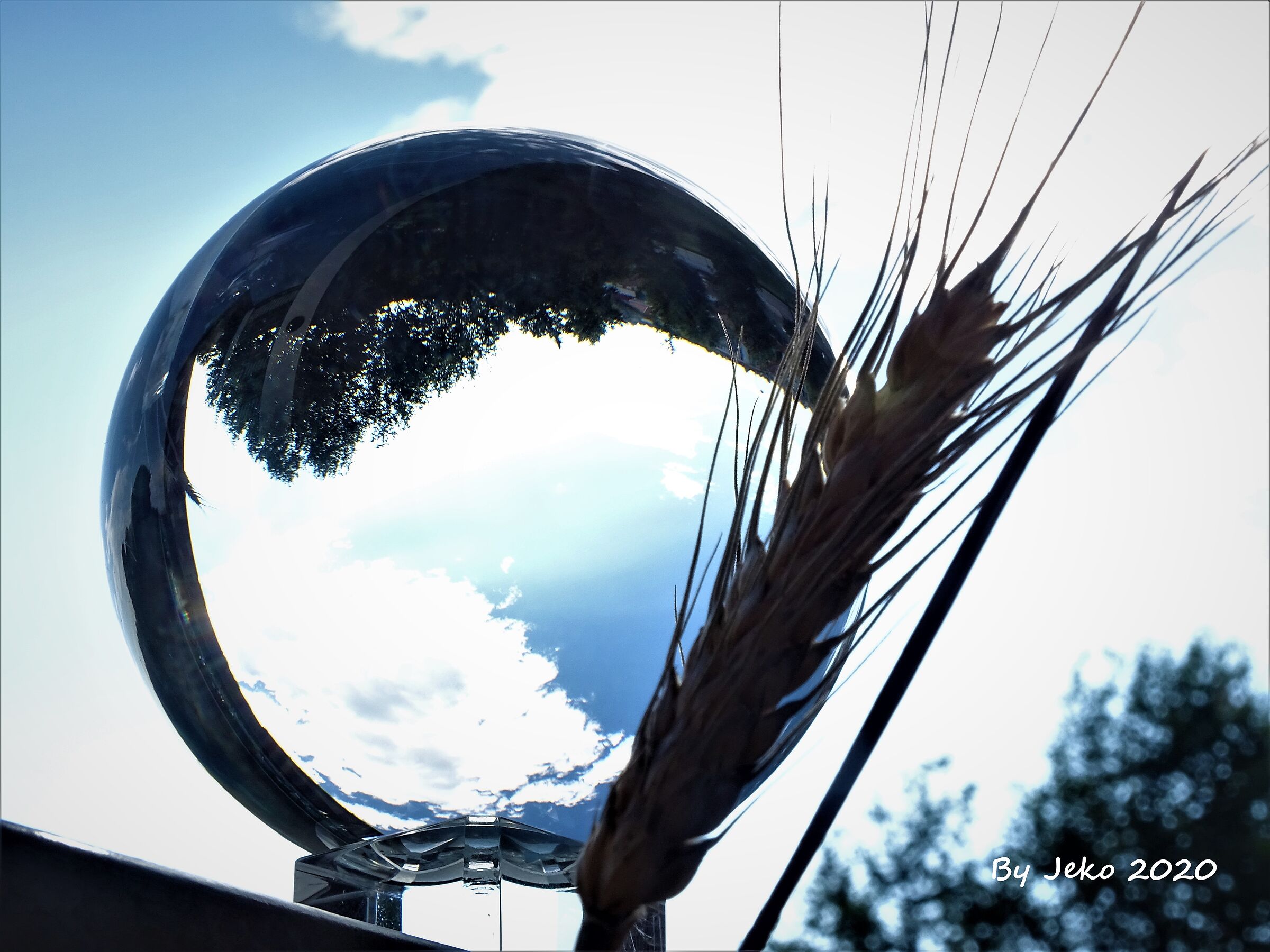 sole..nuvole..grano in una sfera..