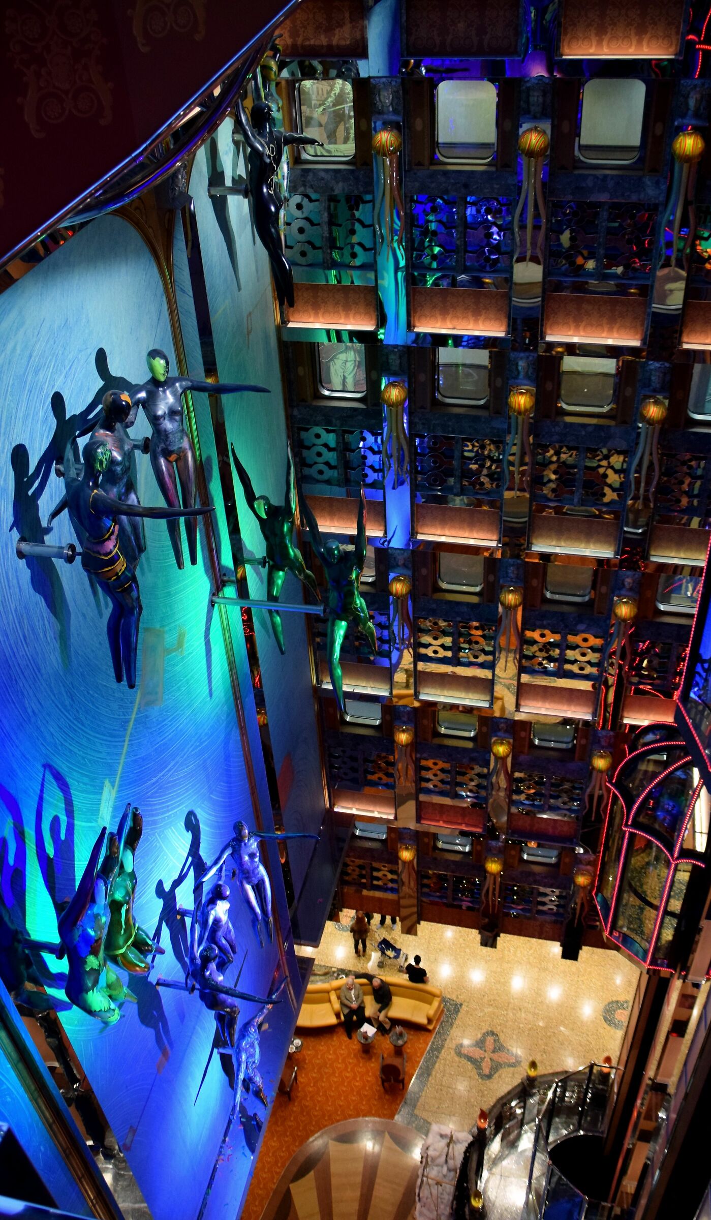 Scena dall'interno di una nave