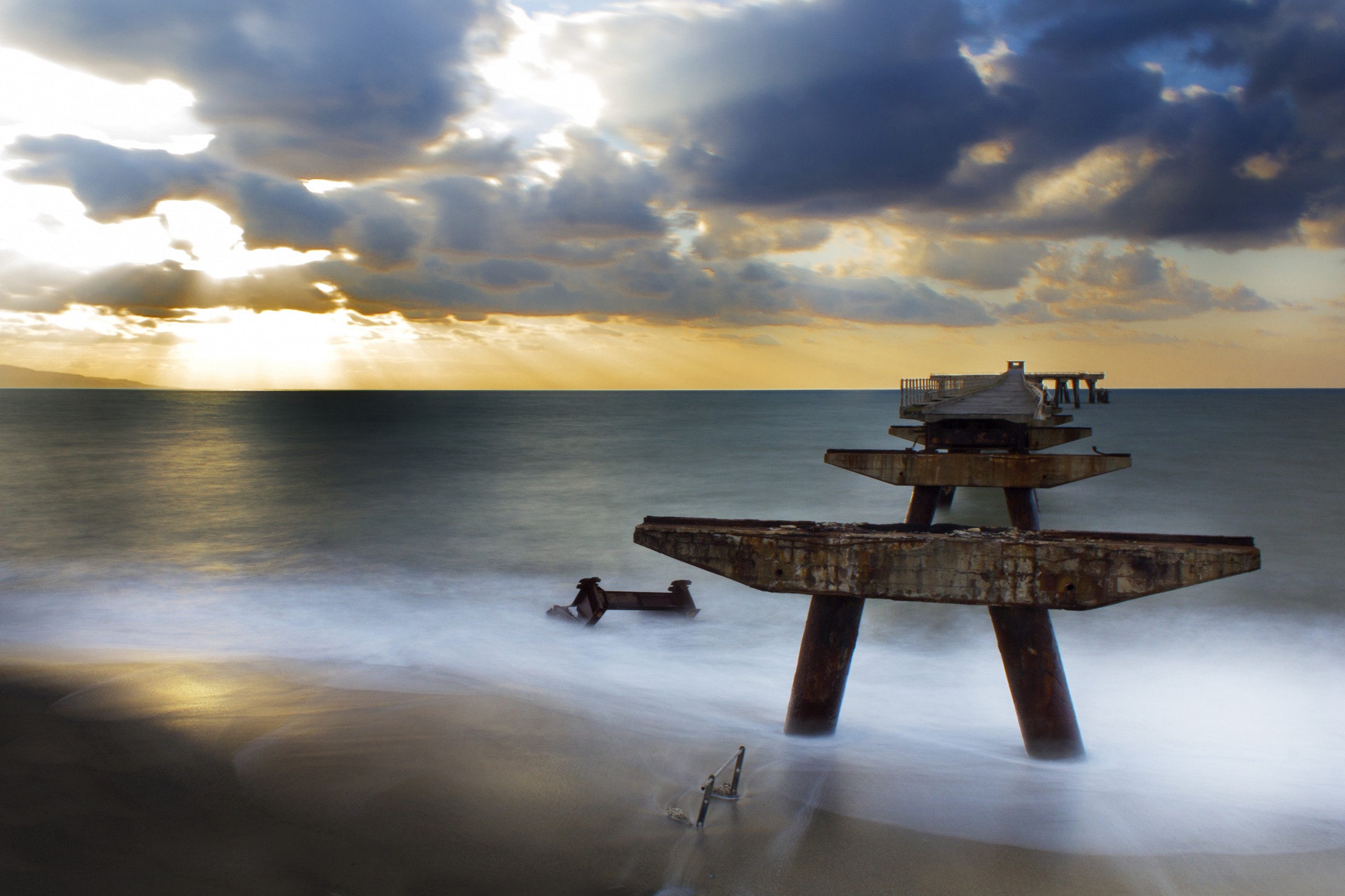 Pontile tramonto a colori