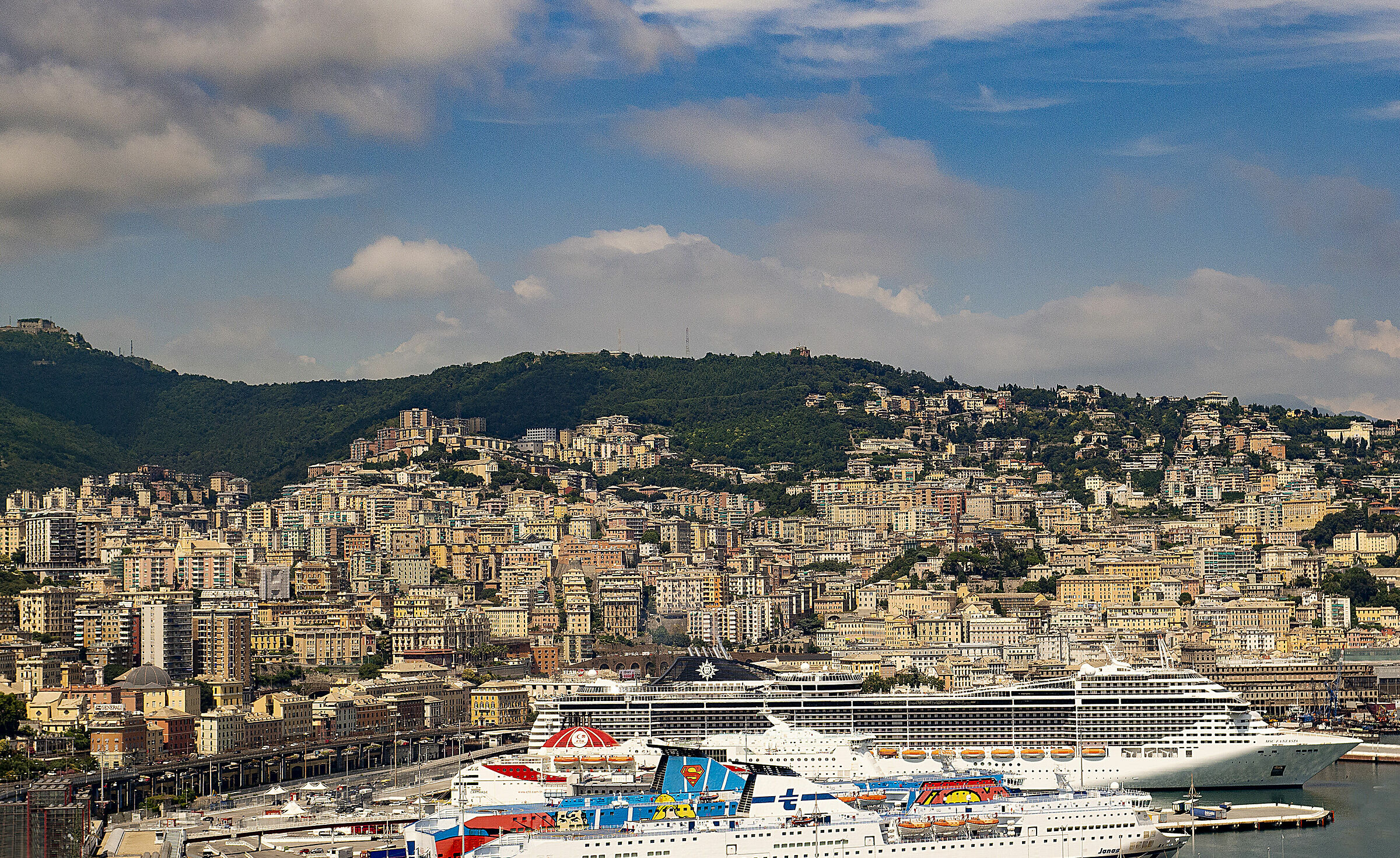 Panorama Genova dal porto