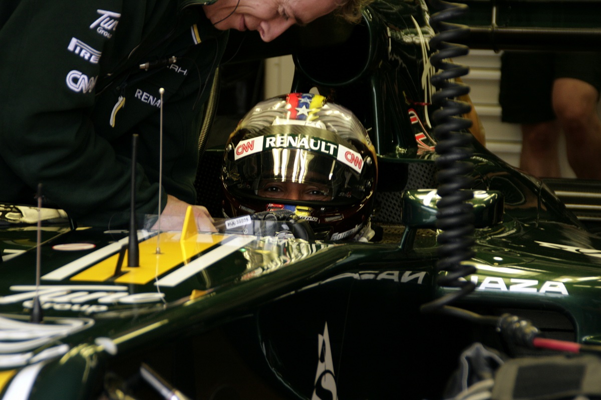 F1 2012 Mugello - Box - Caterham F1 Team