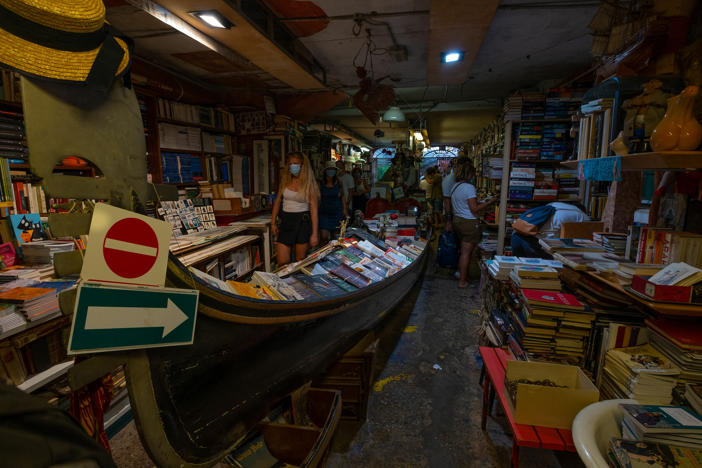 libreria acqua alta 2