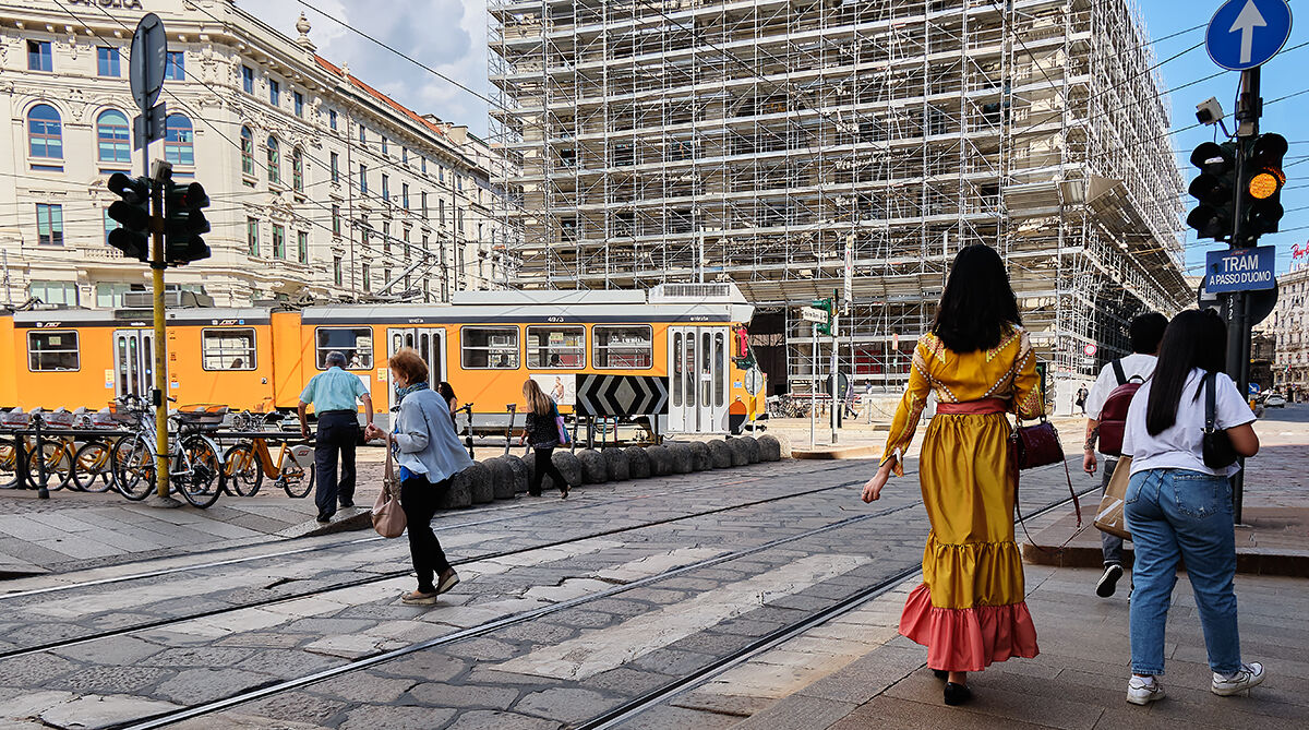 Yellow in Milan (one minute before)