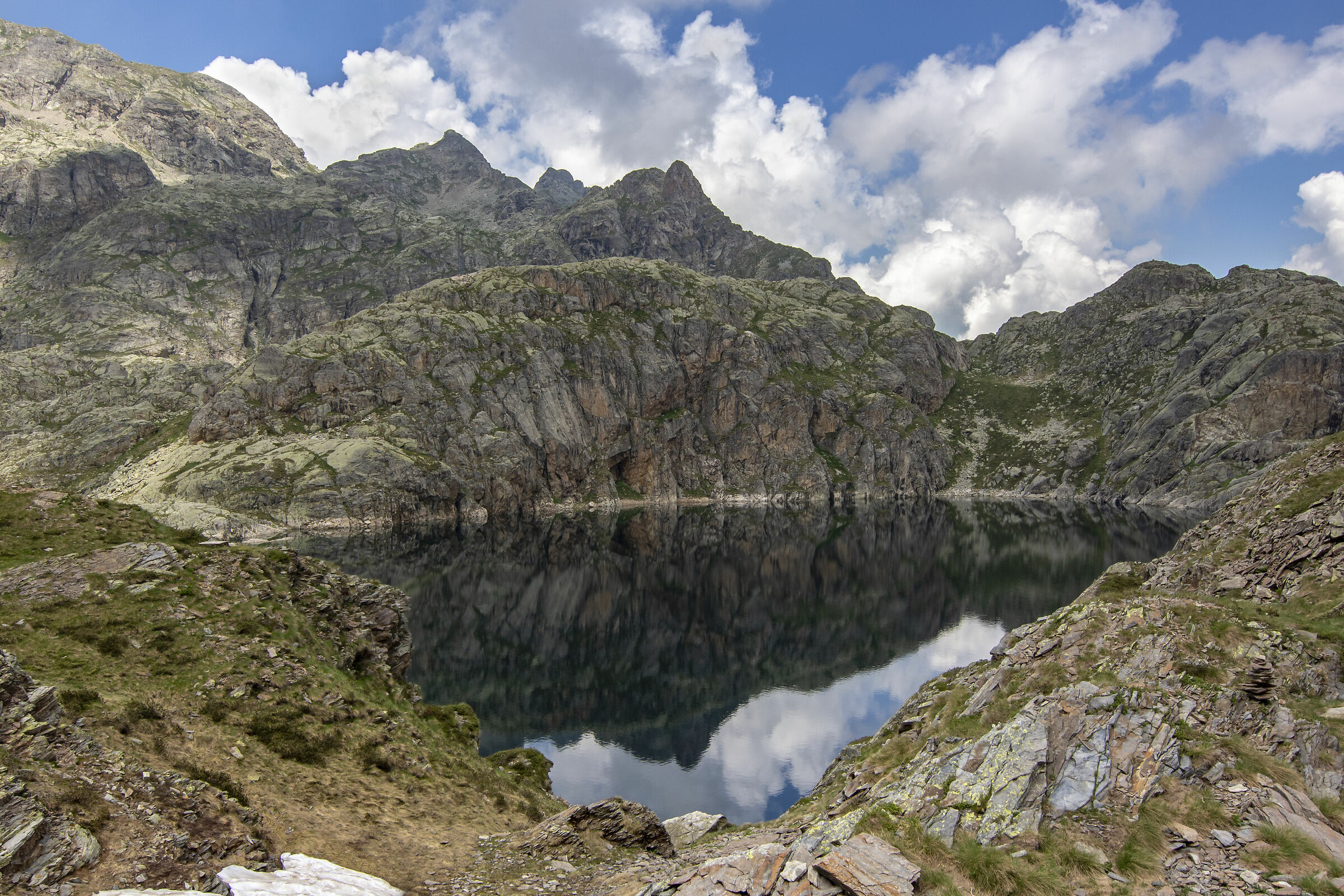 Another glimpse of the black lake