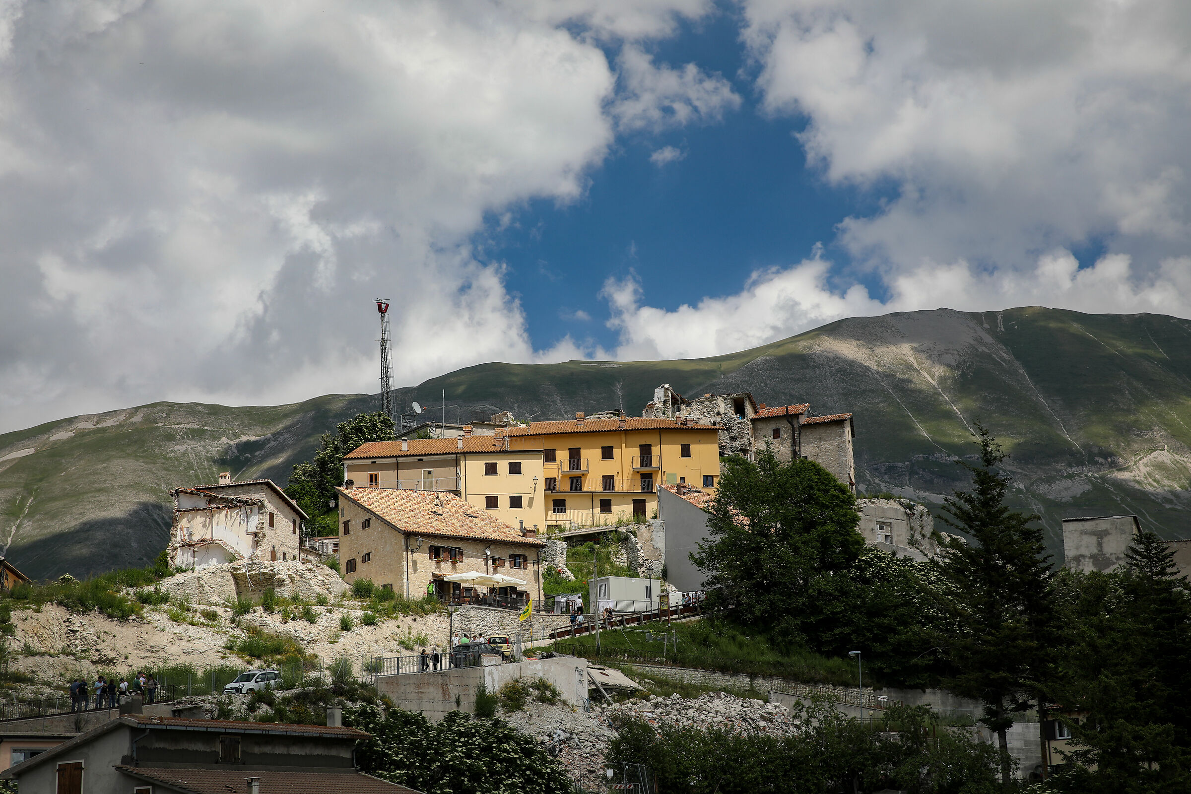 Castelluccio and the wounds of the earthquake