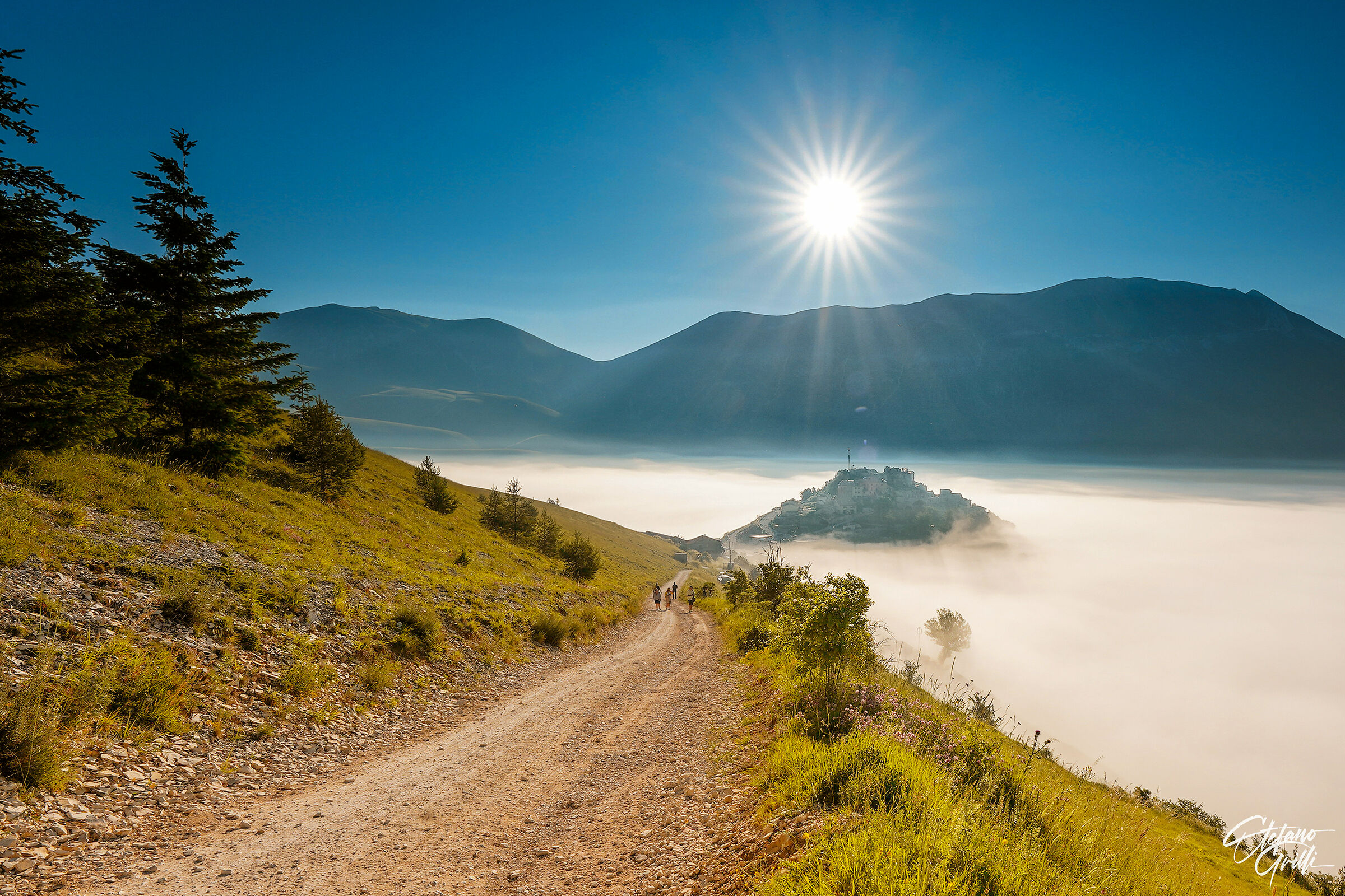 Castelluccio avvolto dalla nebbia