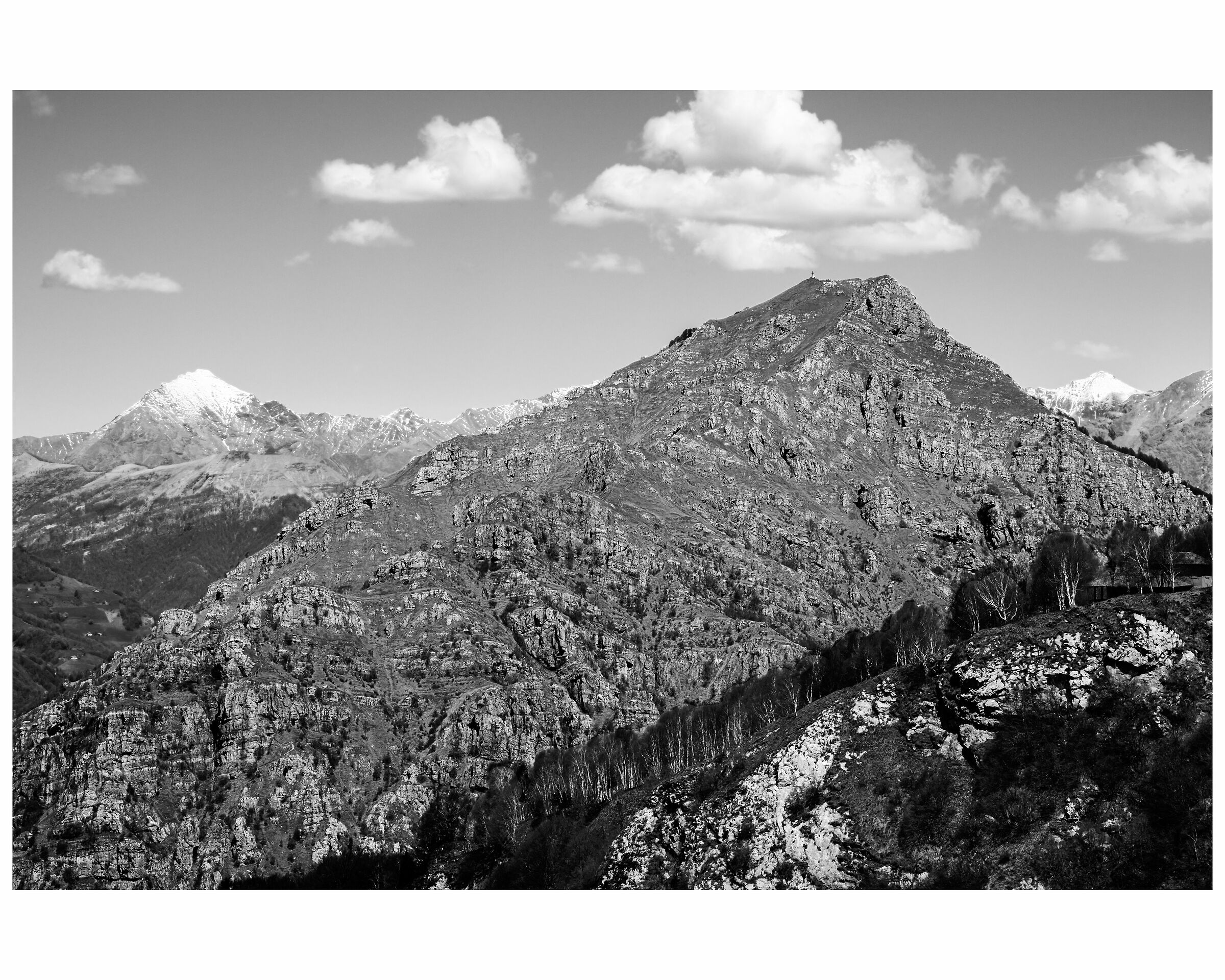 Mount Two Hands, Lecco