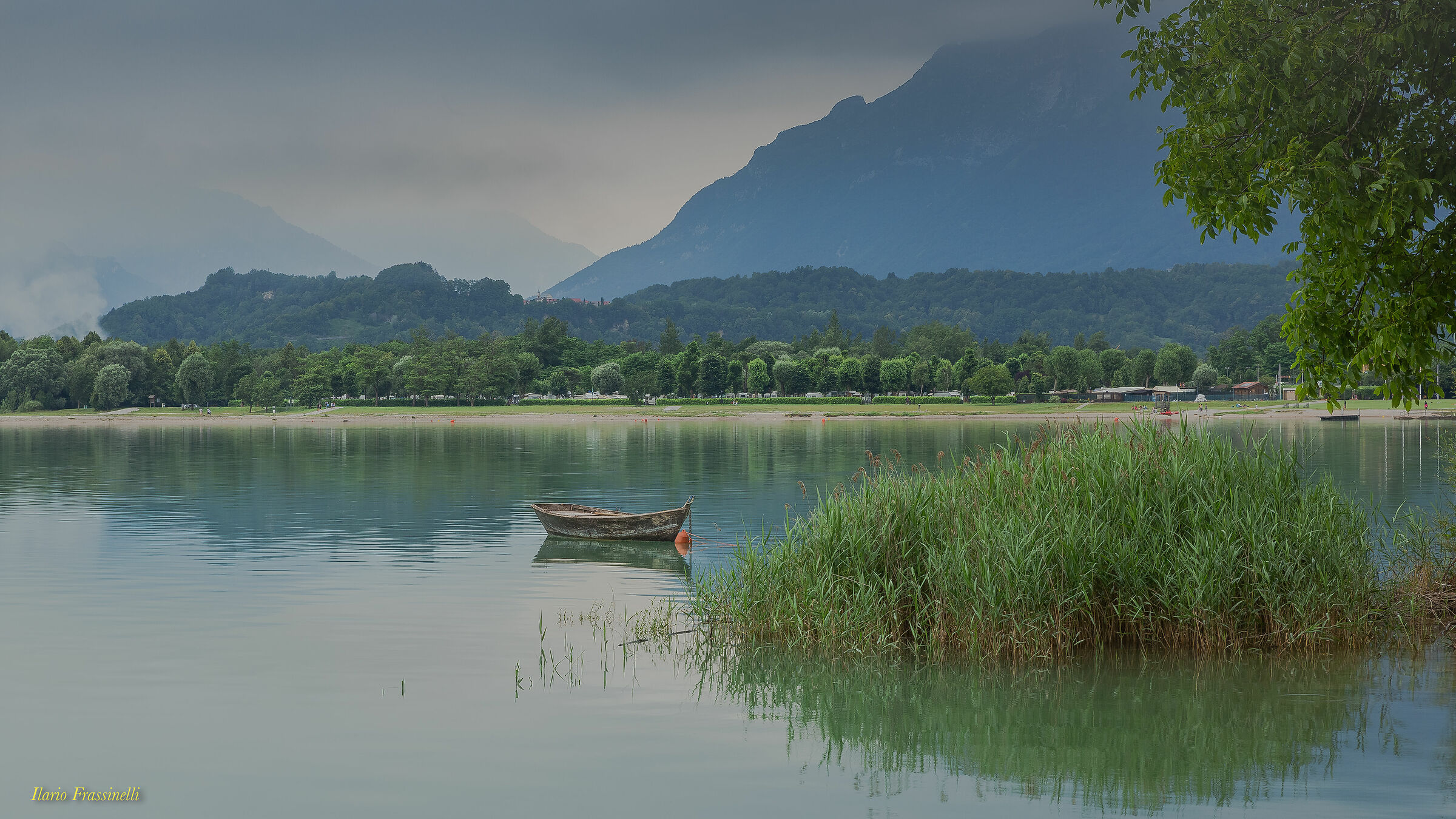 Una luce particolare al lago