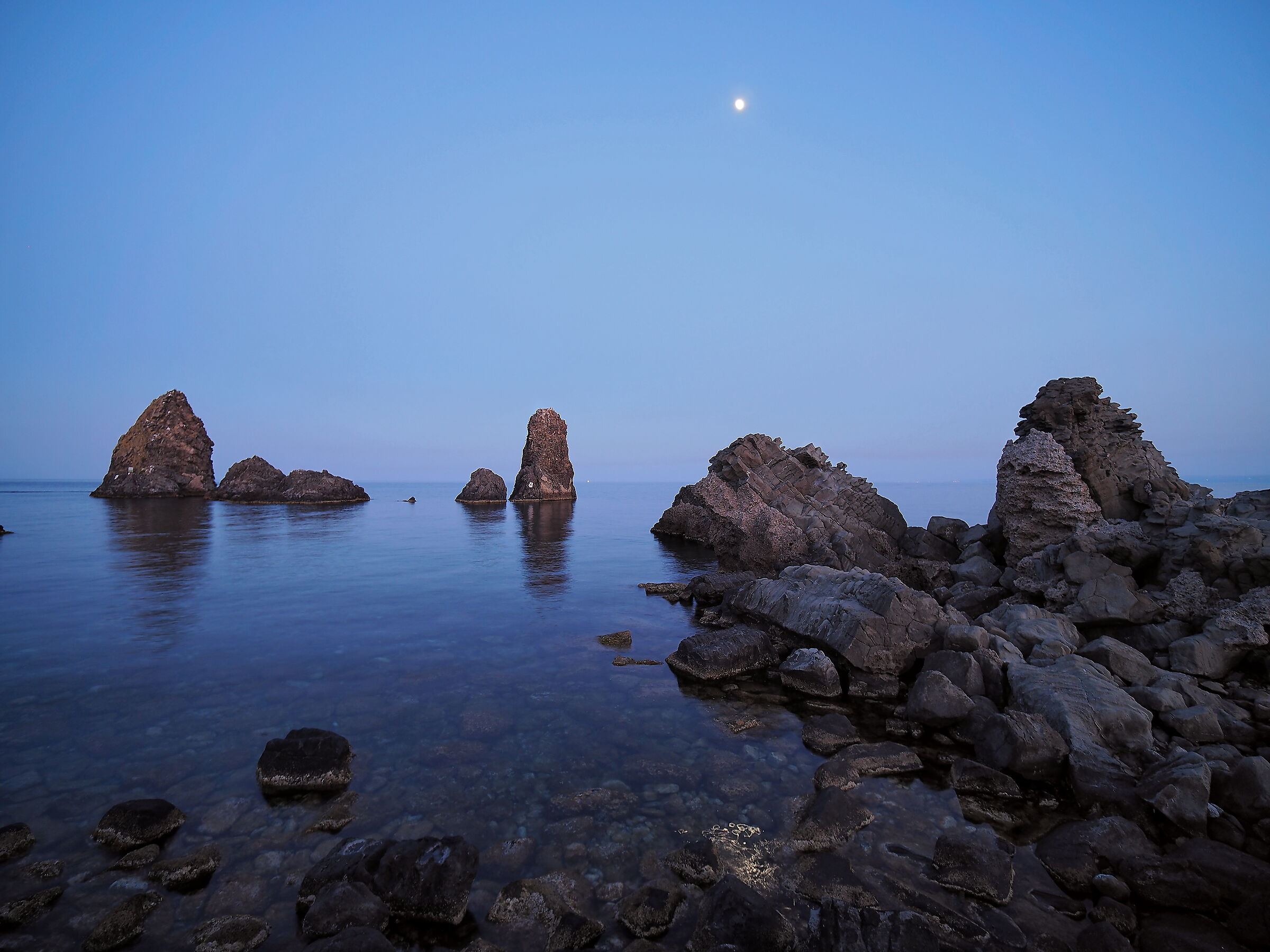 I Faraglioni al crepuscolo