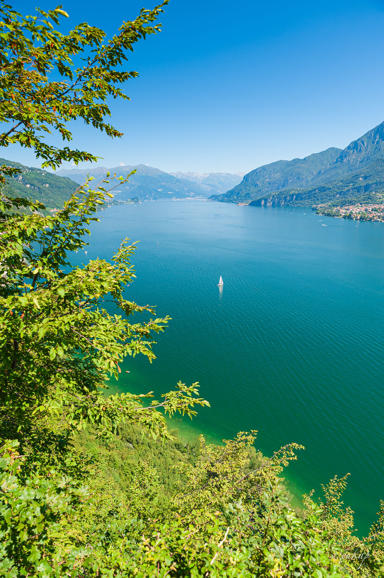La vela in mezzo al lago