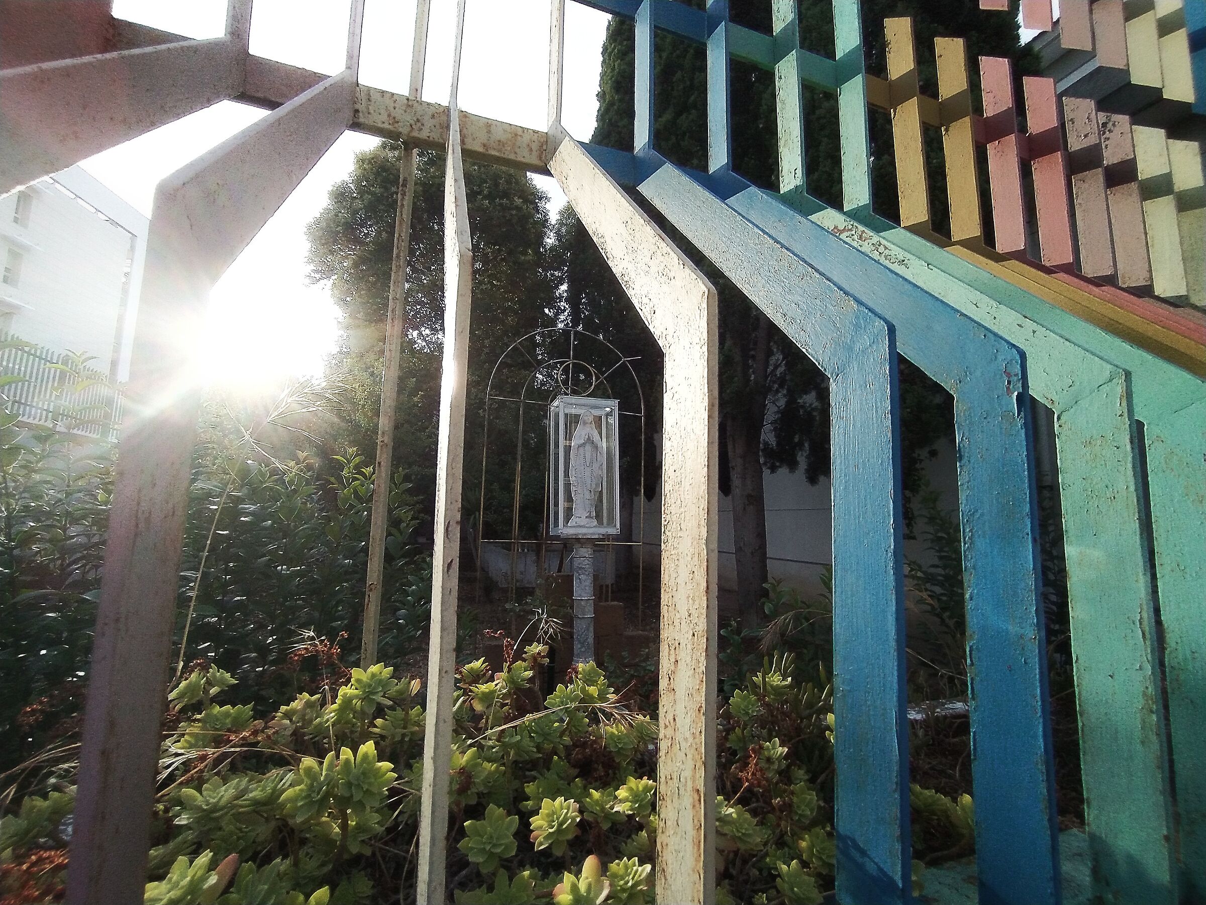 Madre nostra prega per noi