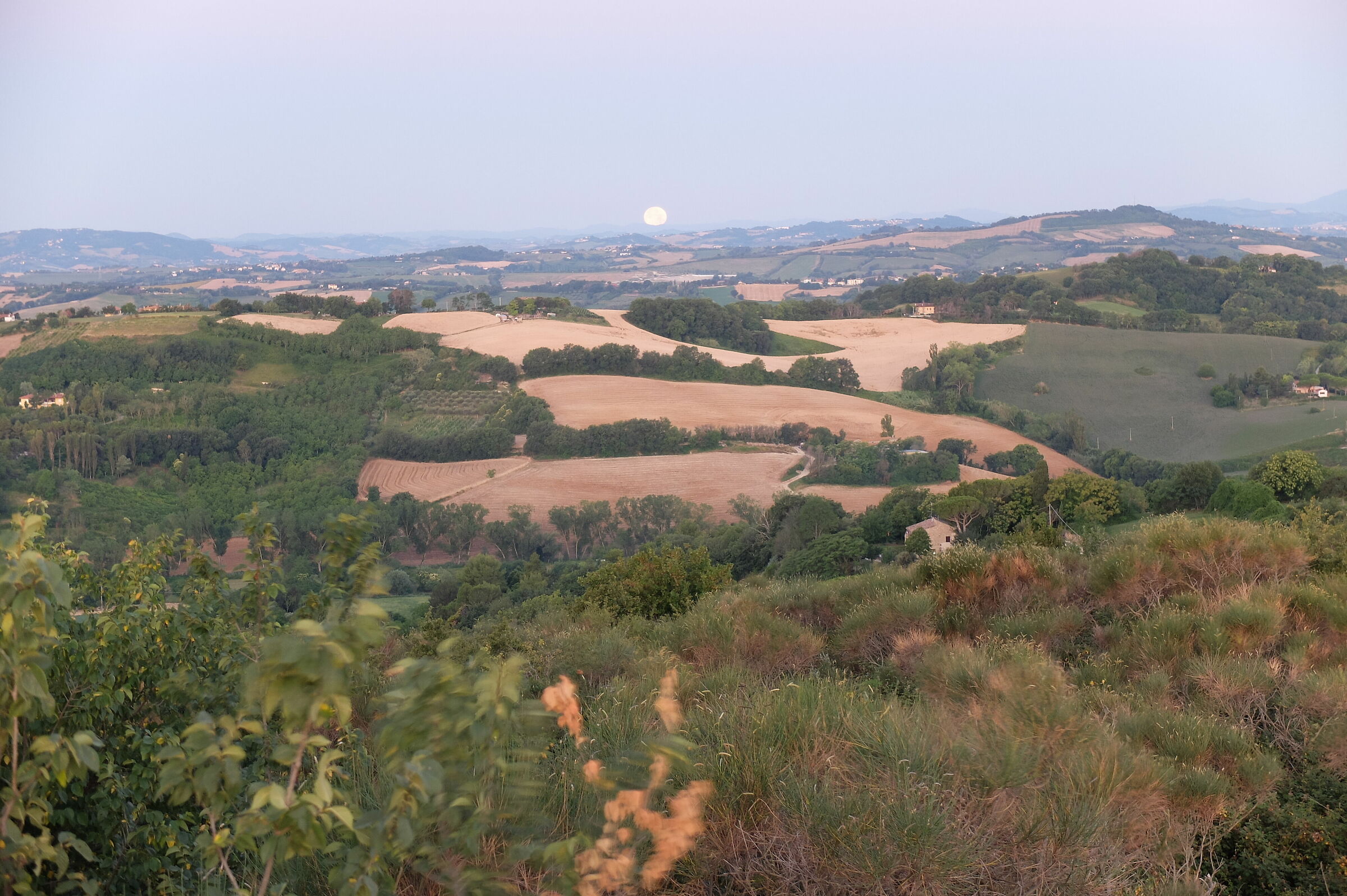 Tramonto lunare da Croce San Bartolo (pu)