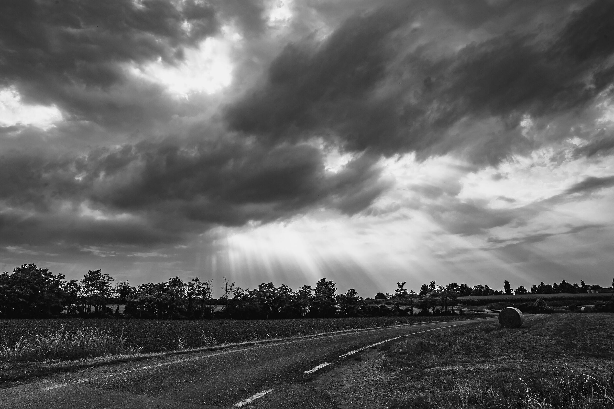 divine light in the countryside of low Brescia