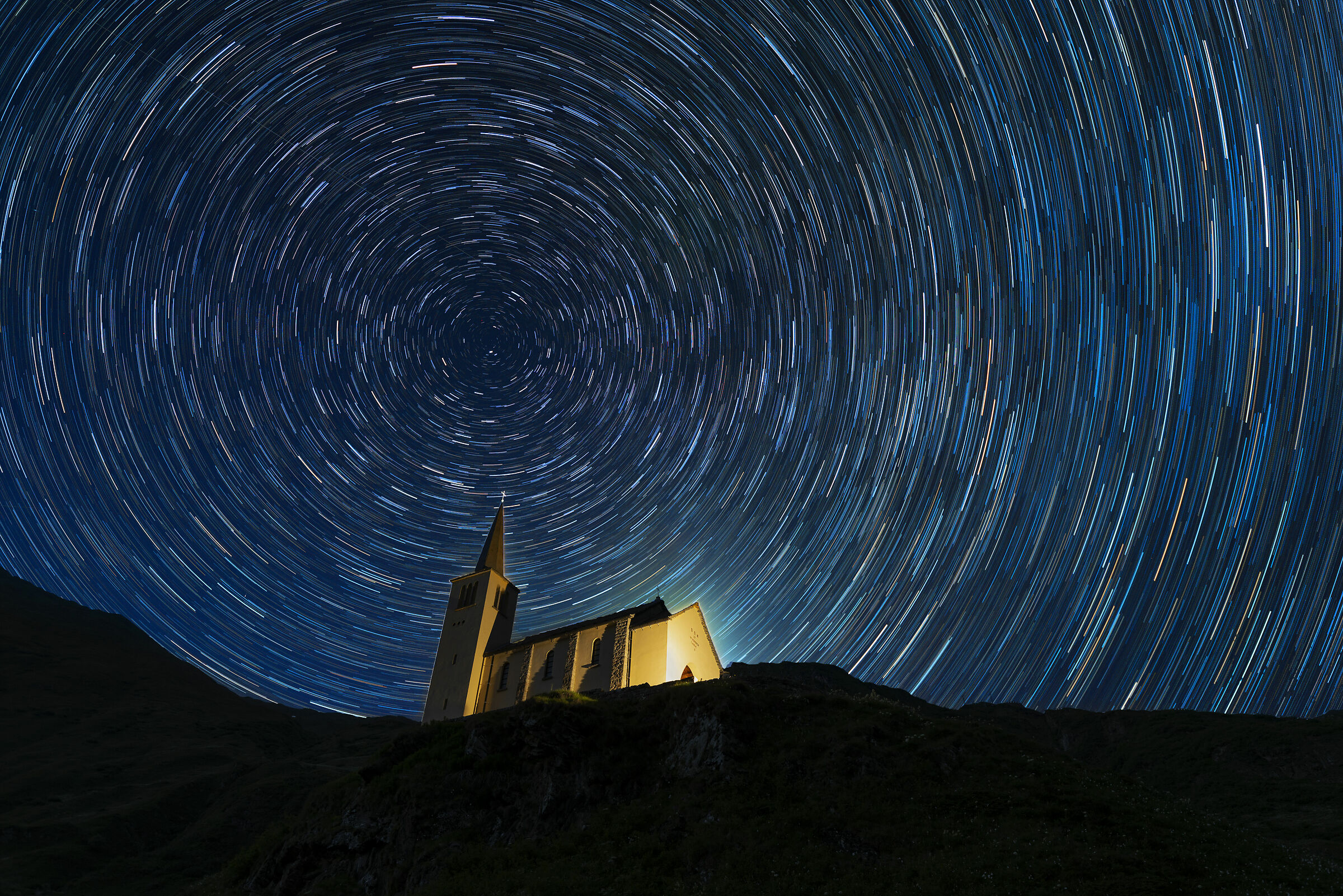 La chiesetta di Riale sotto le stelle