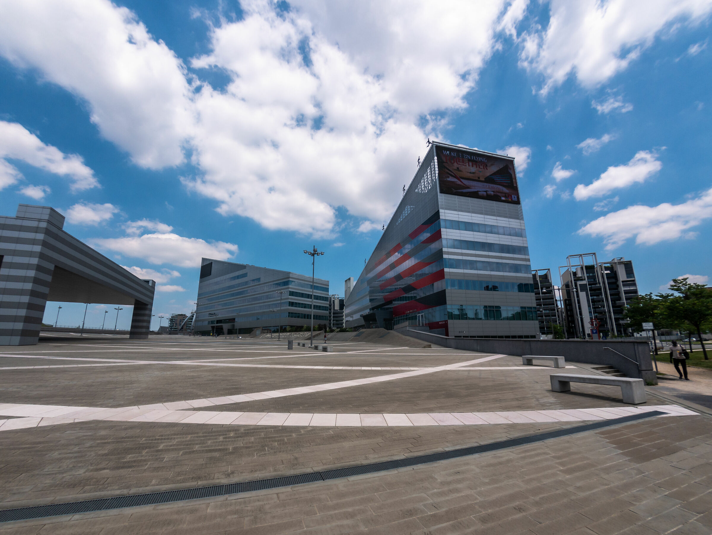 Casa Milan - Piazza Gino Valle - Milano