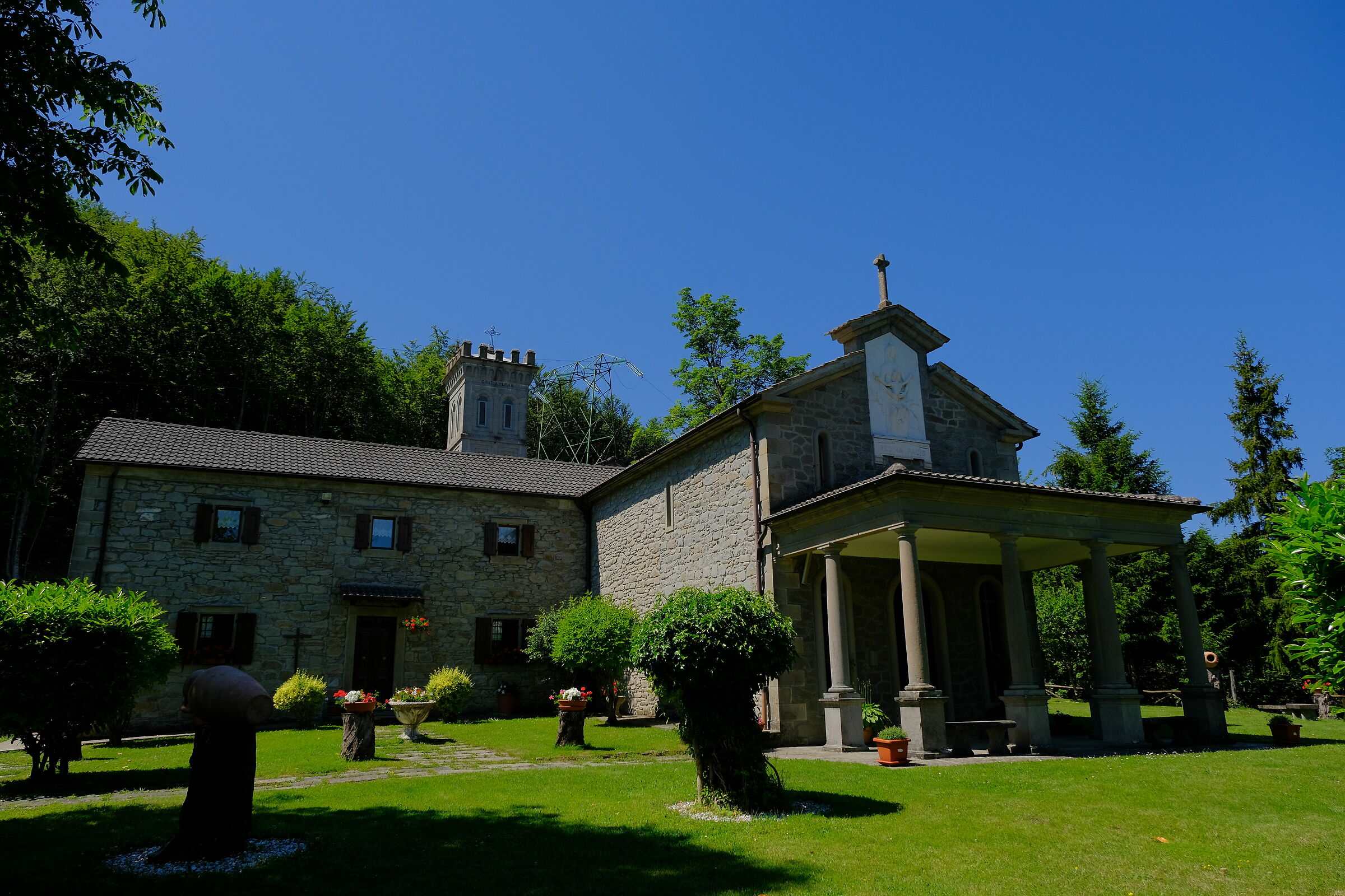 Santuario di Monticello (Pievepelago)