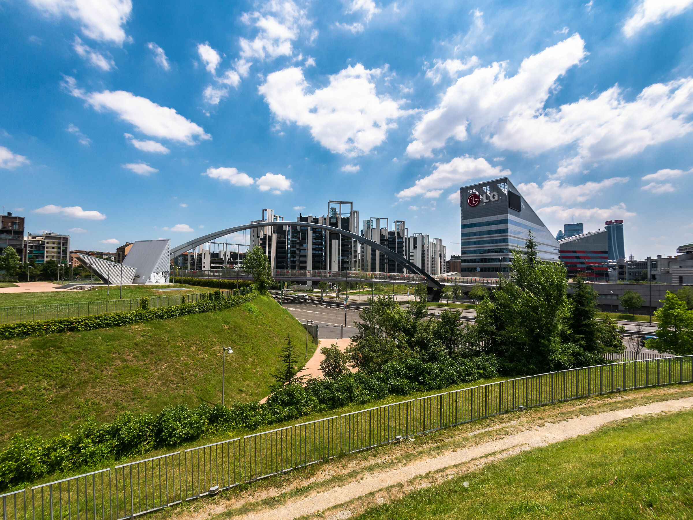 Serra - Milan Portello