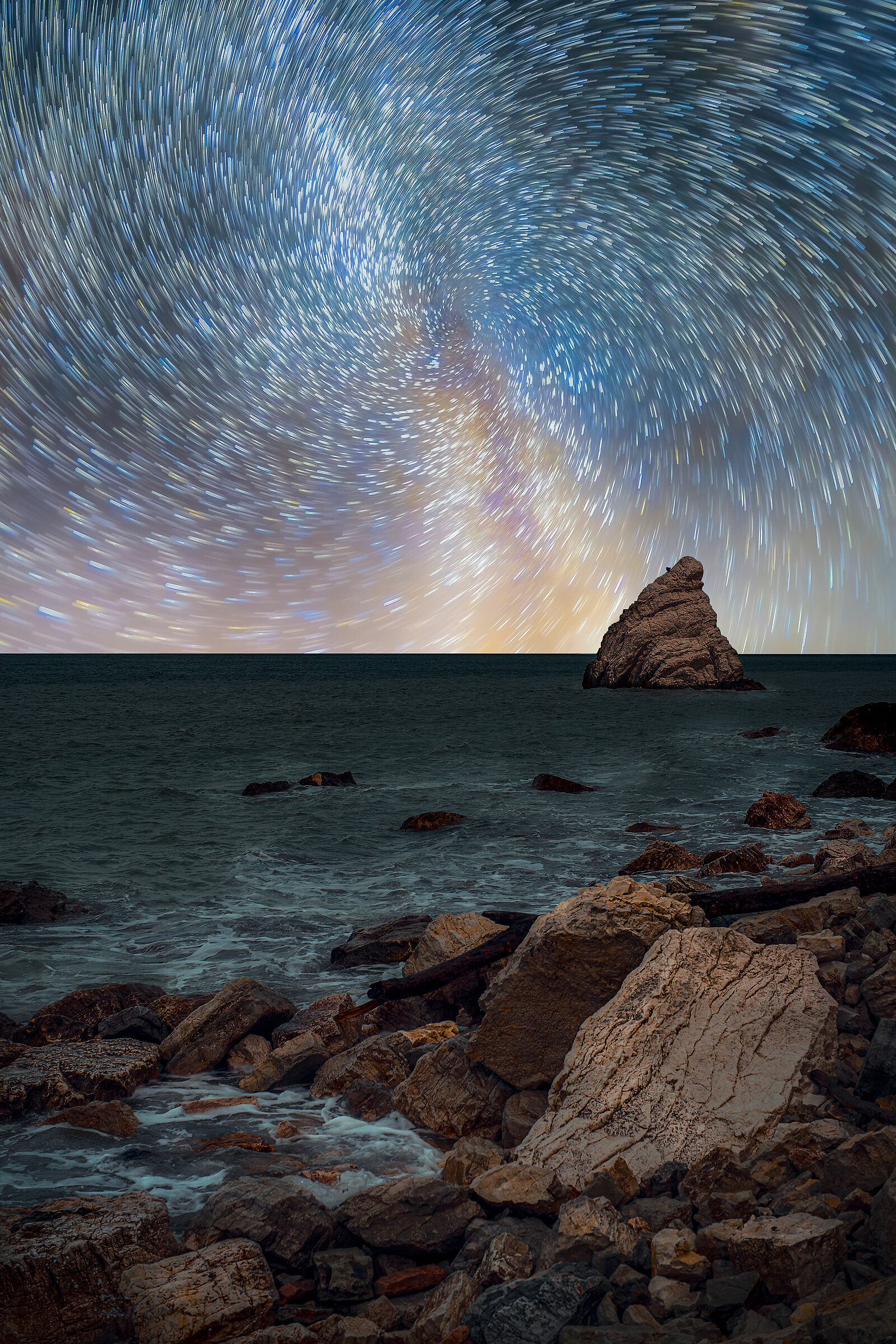 La vela di Ancona sotto un cielo pieno di vita